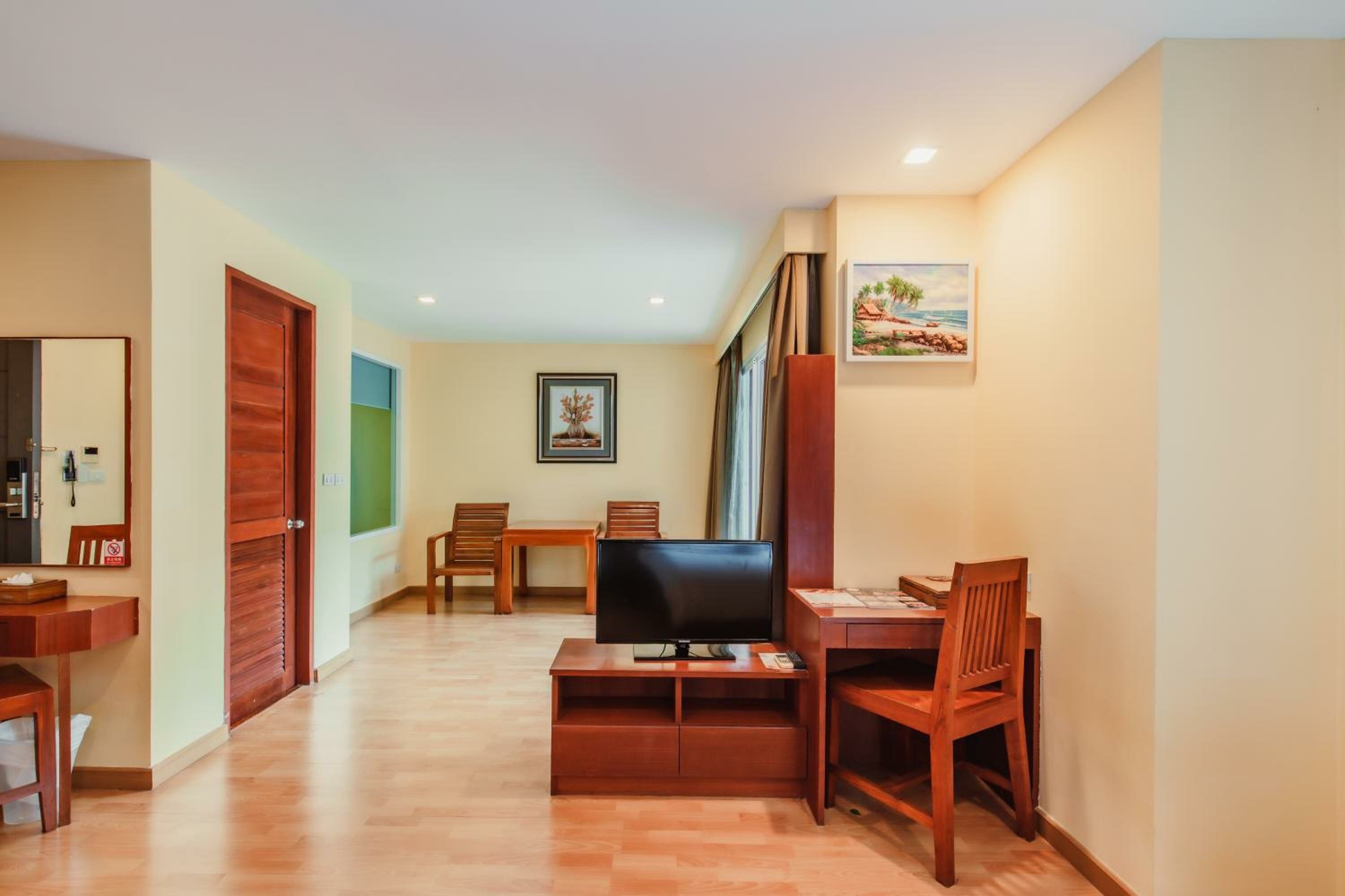 Deluxe Suite Twin - Pool View