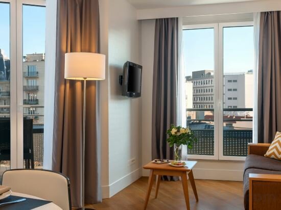 Deluxe One Bedroom Apartment