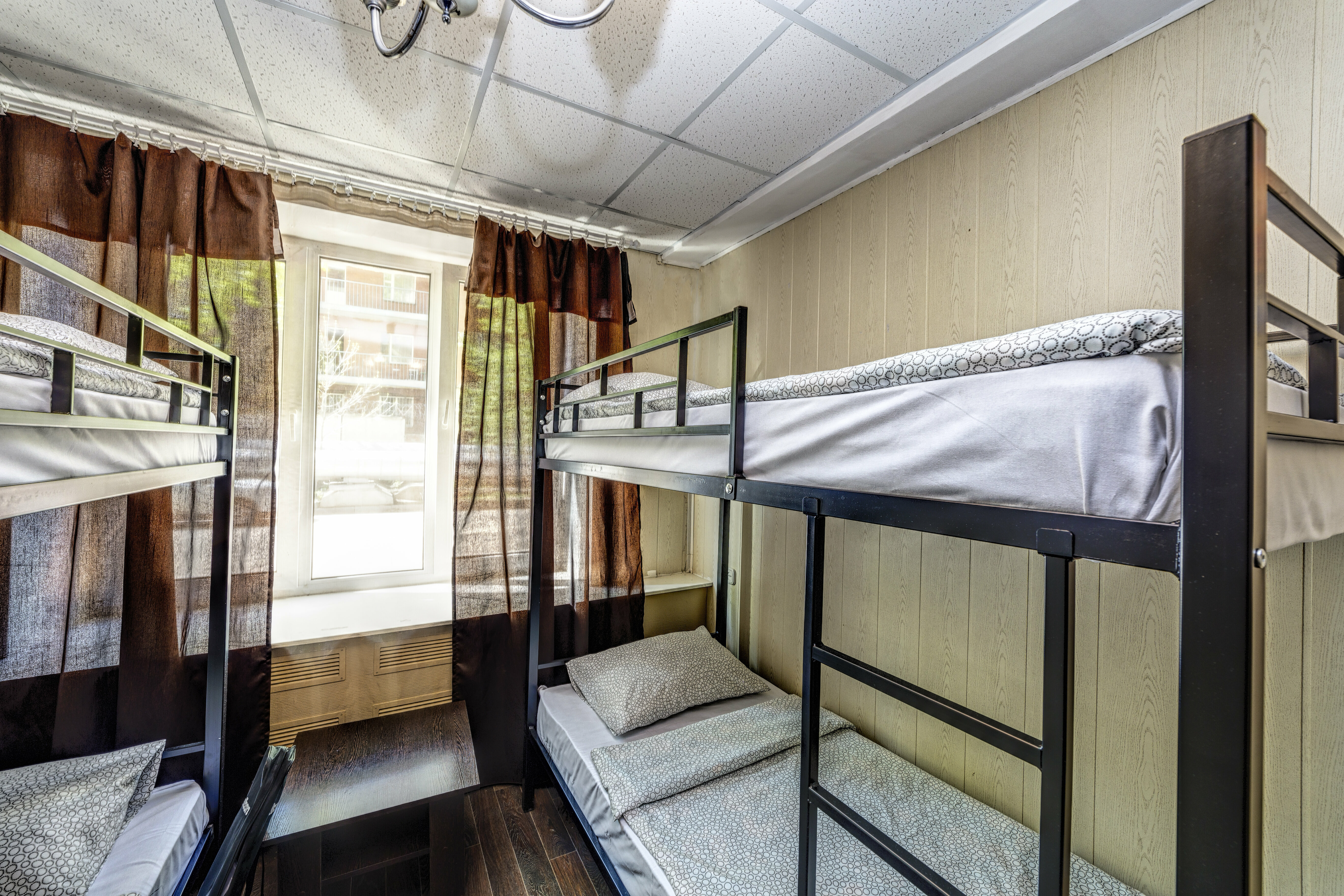 Четырехместный номер с общей ванной комнатой