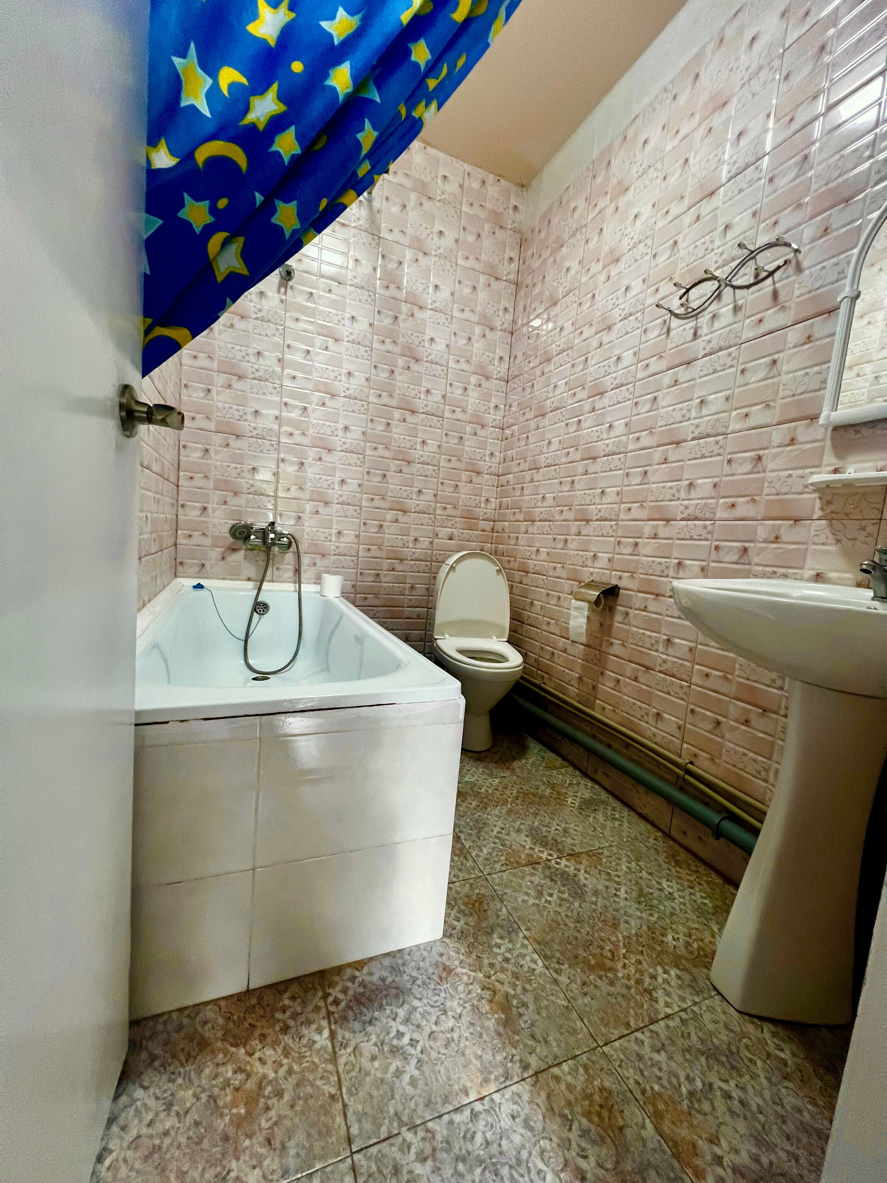 Четырехместный номер с ванной комнатой