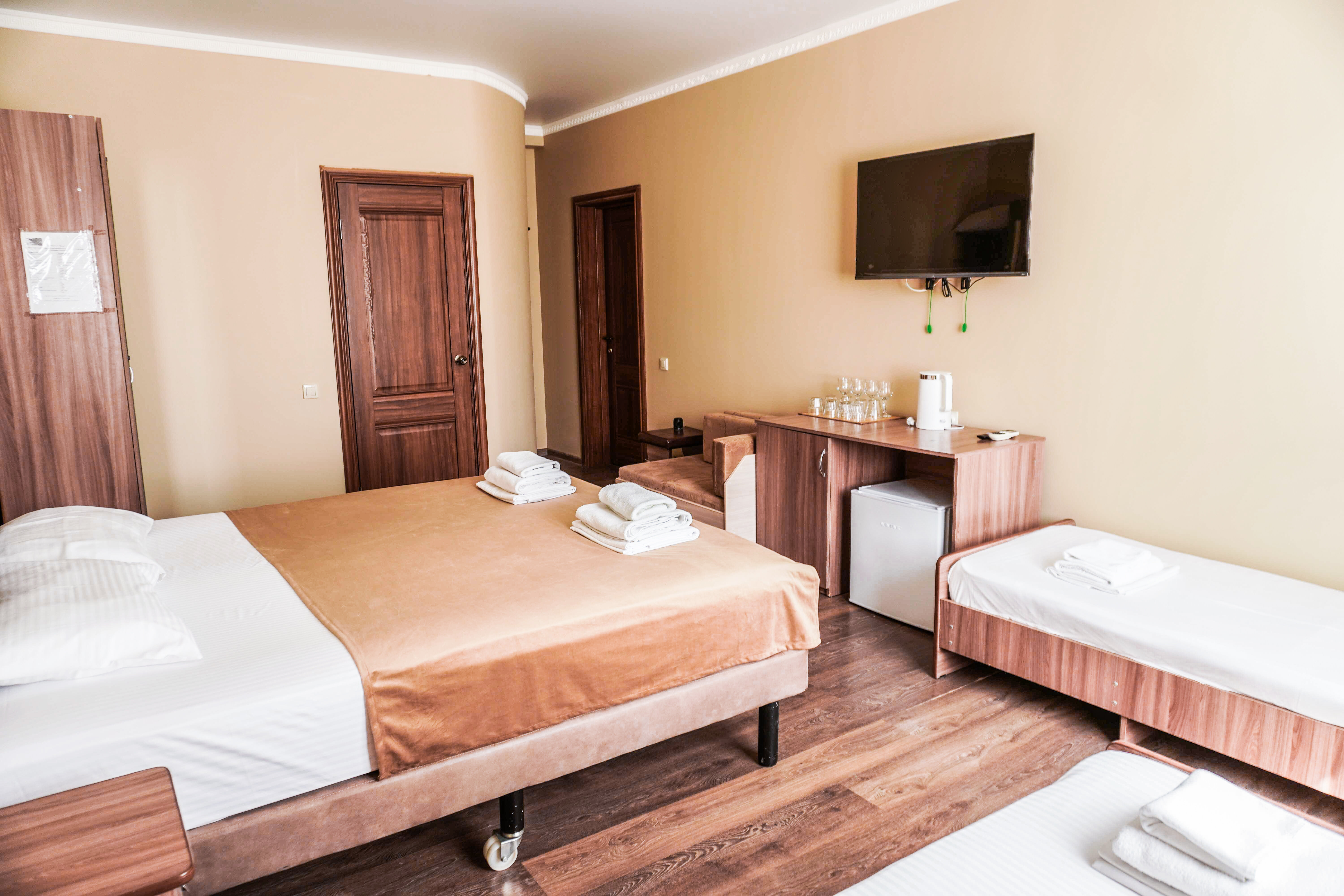 Cемейный номер с собственной ванной комнатой