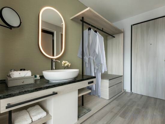 Deluxe King - Rei Premium Floor