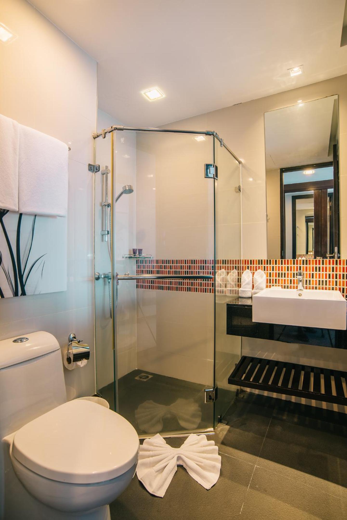 Deluxe Twin Pool View Balcony