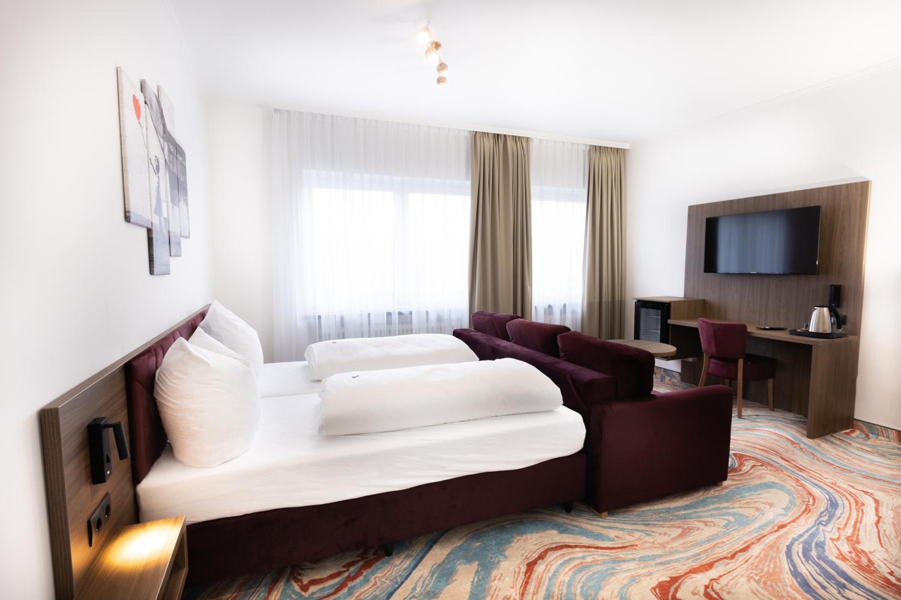 Family Room (3 Adults)