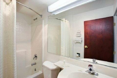 Deluxe King Room - Non-Smoking