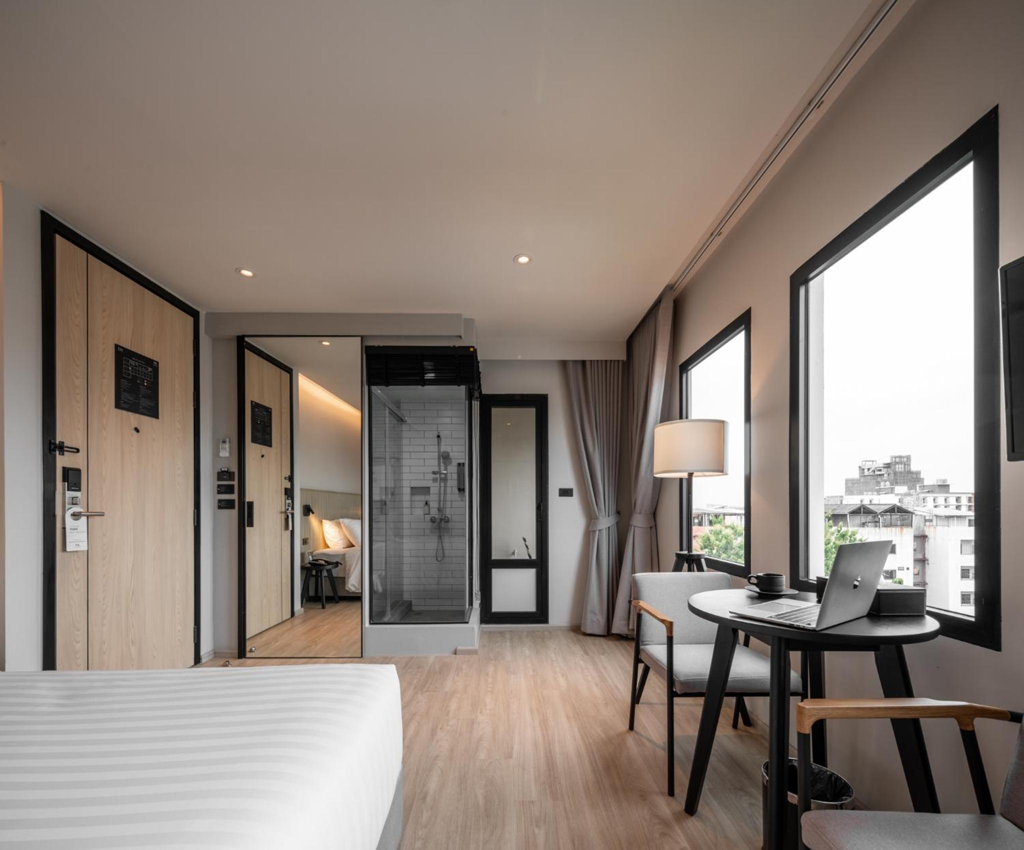 Escape Pano with Balcony