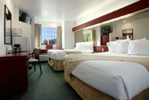 Deluxe Queen Room with Two Queen Beds - Non-Smoking