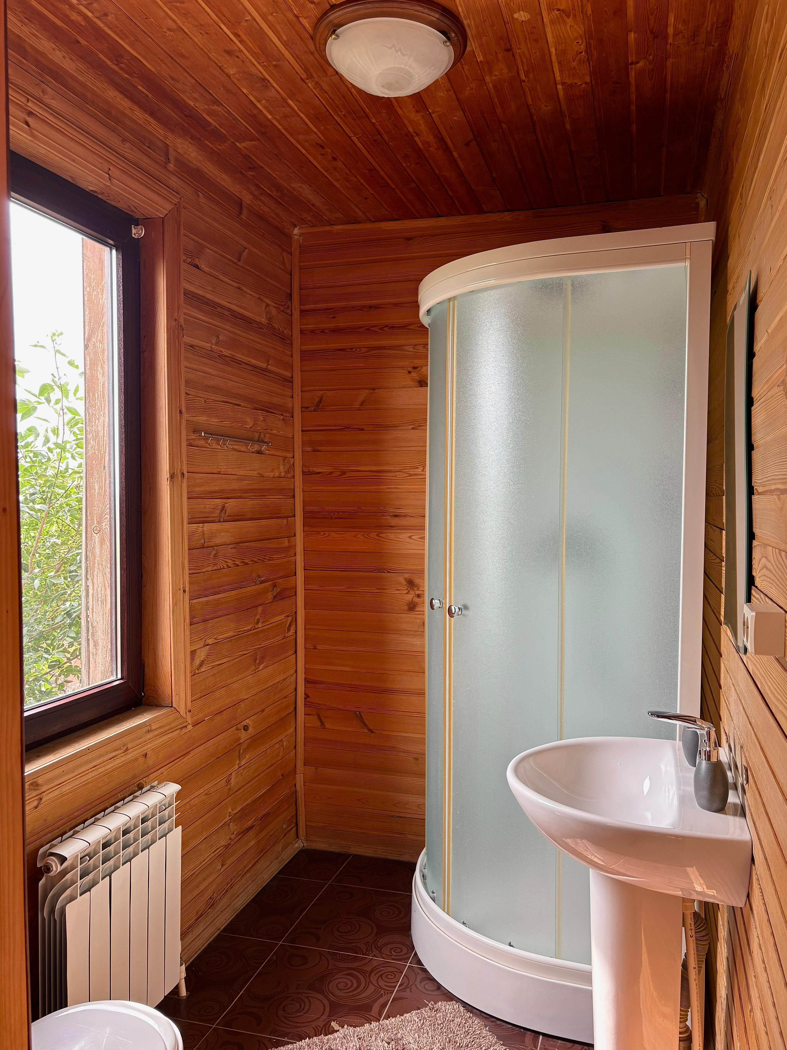 Двухместный номер с 2 отдельными кроватями и душем