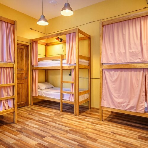 Спальное место на двухъярусной кровати в общем номере для мужчин и женщин в Автор Таганка