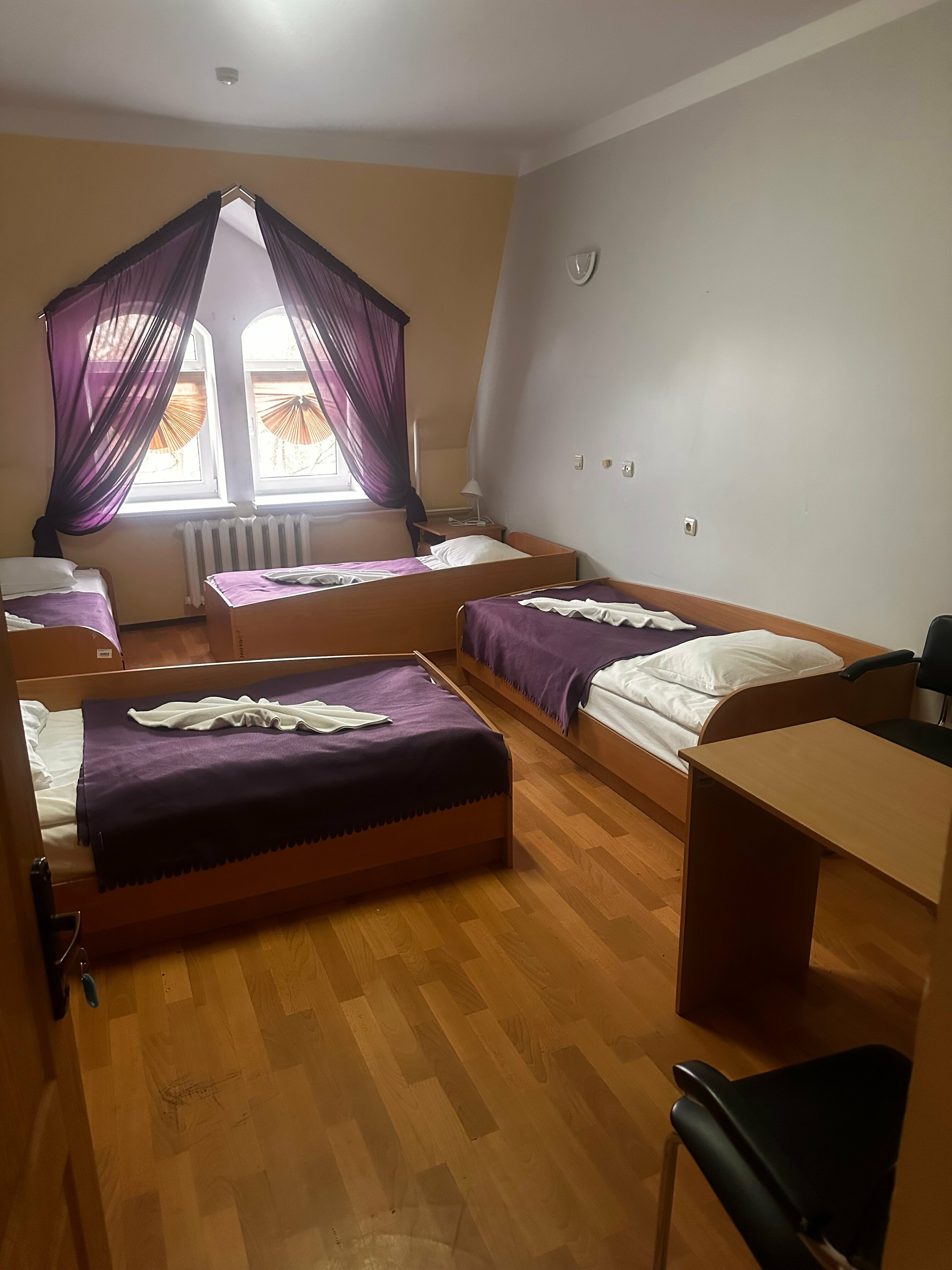 Кровать в общем номере для мужчин