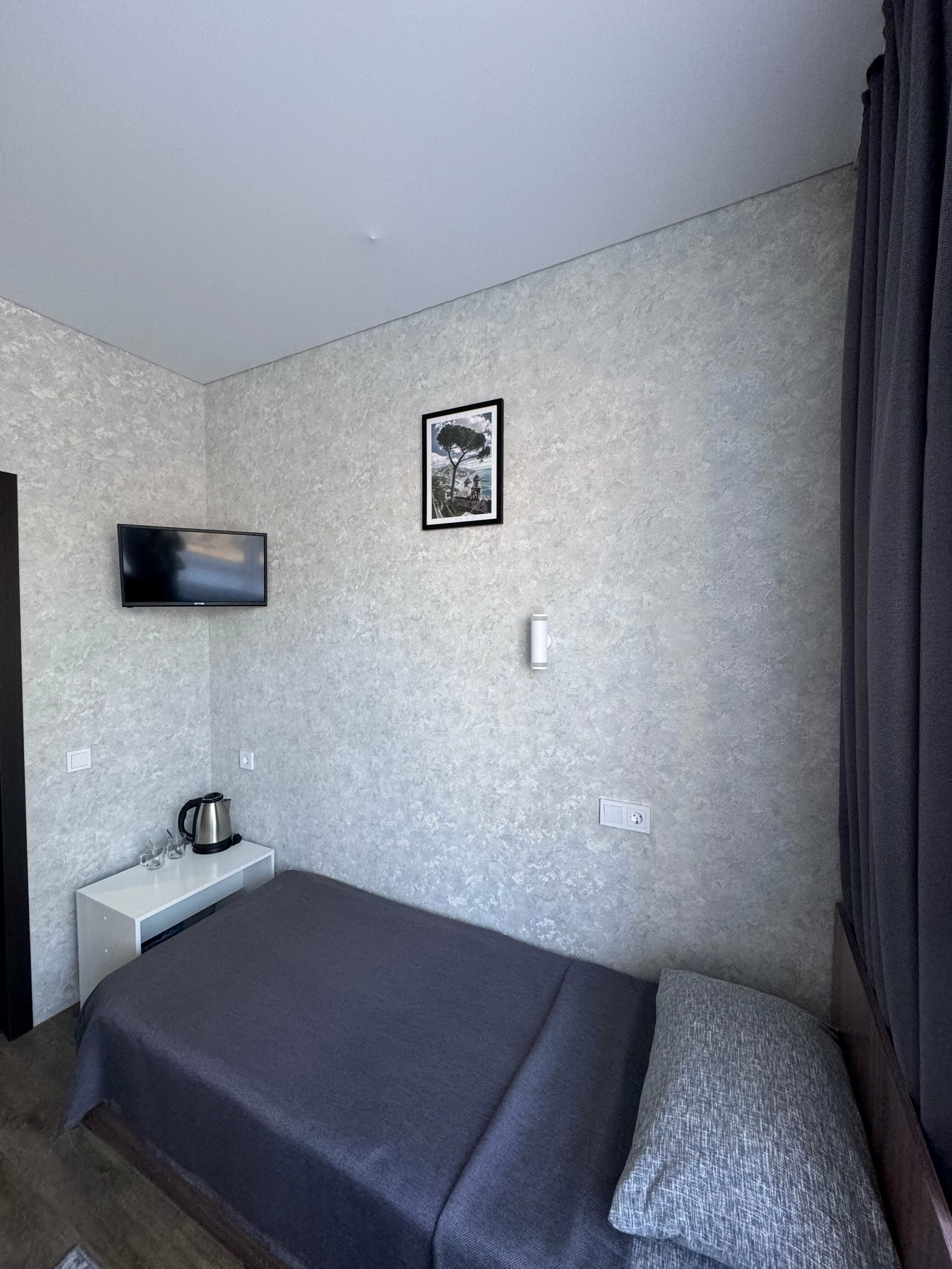 Двухместный номер с 2 отдельными кроватями и общим туалетом