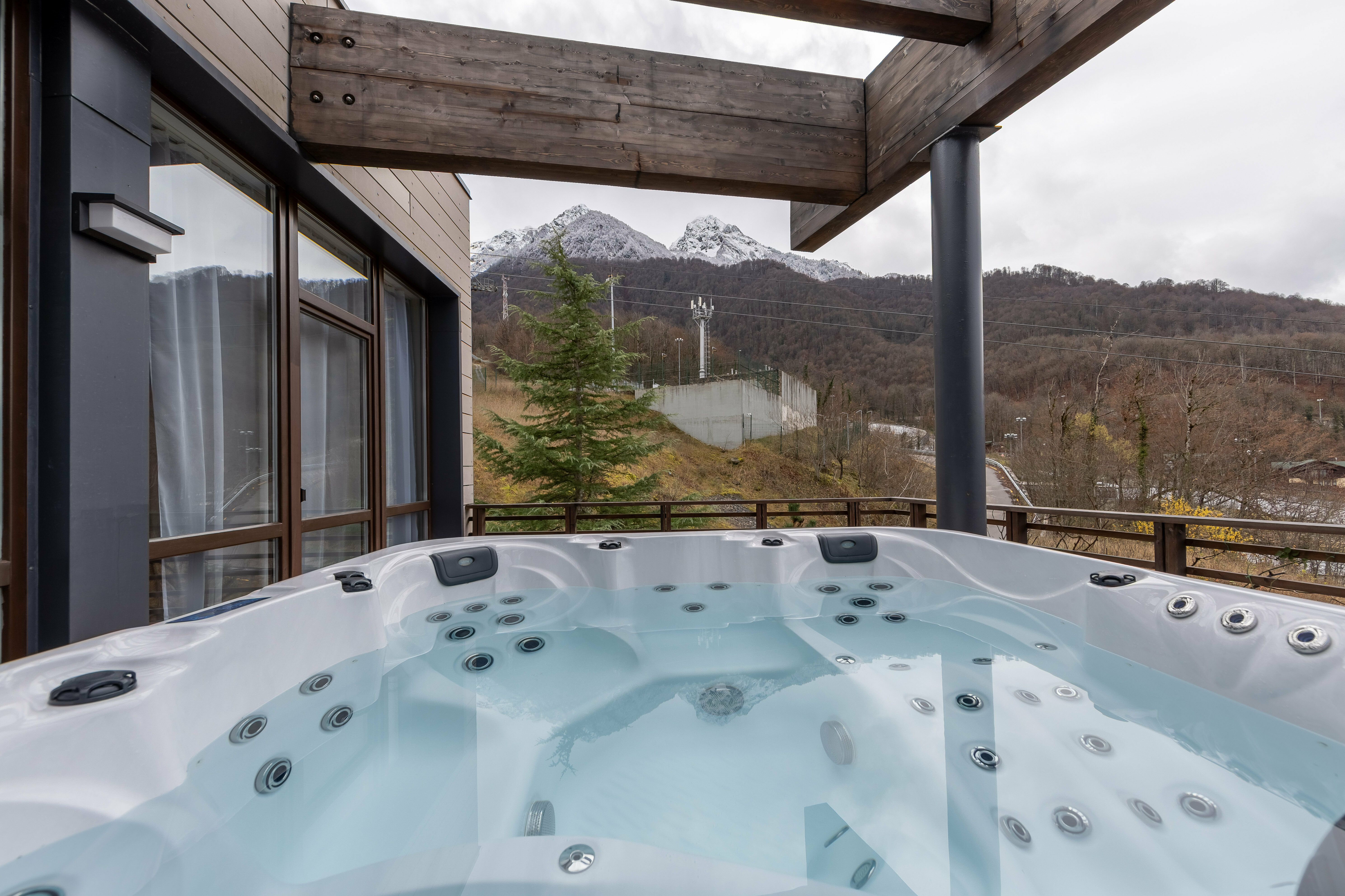 Вилла с 3-мя спальнями и панорамным видом на горы c Джакузи на террасе