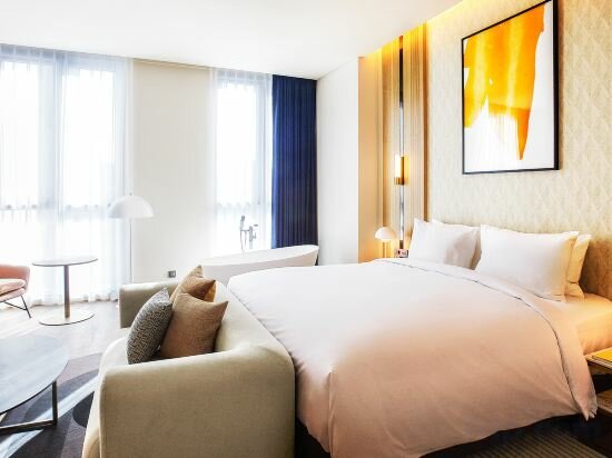 King Suite With Sofa Bed