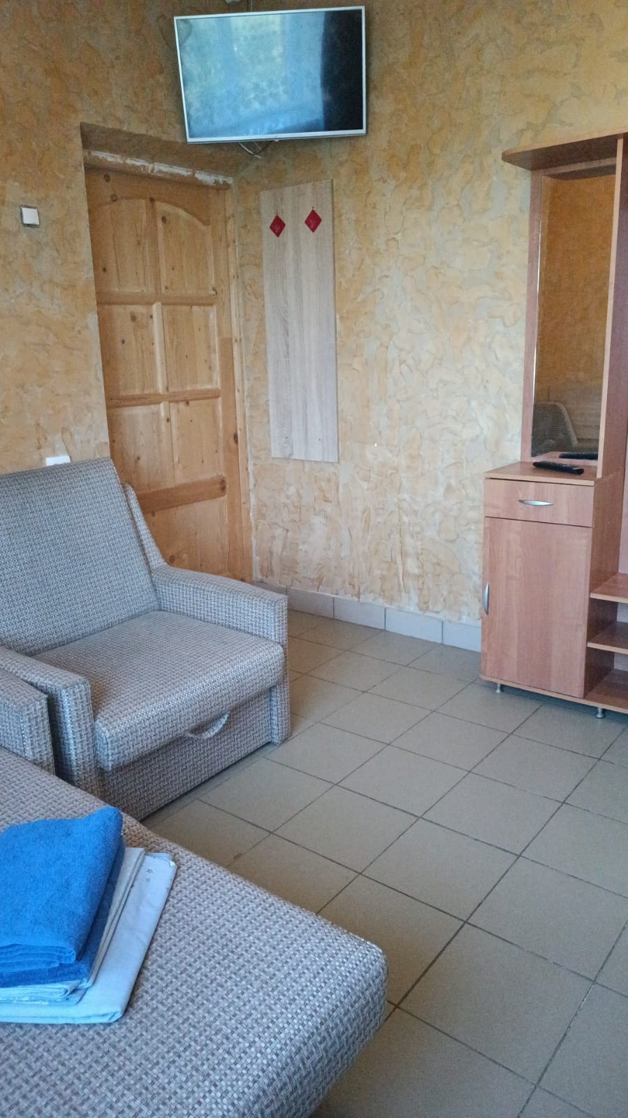 Трехместный номер «Комфорт» с душем