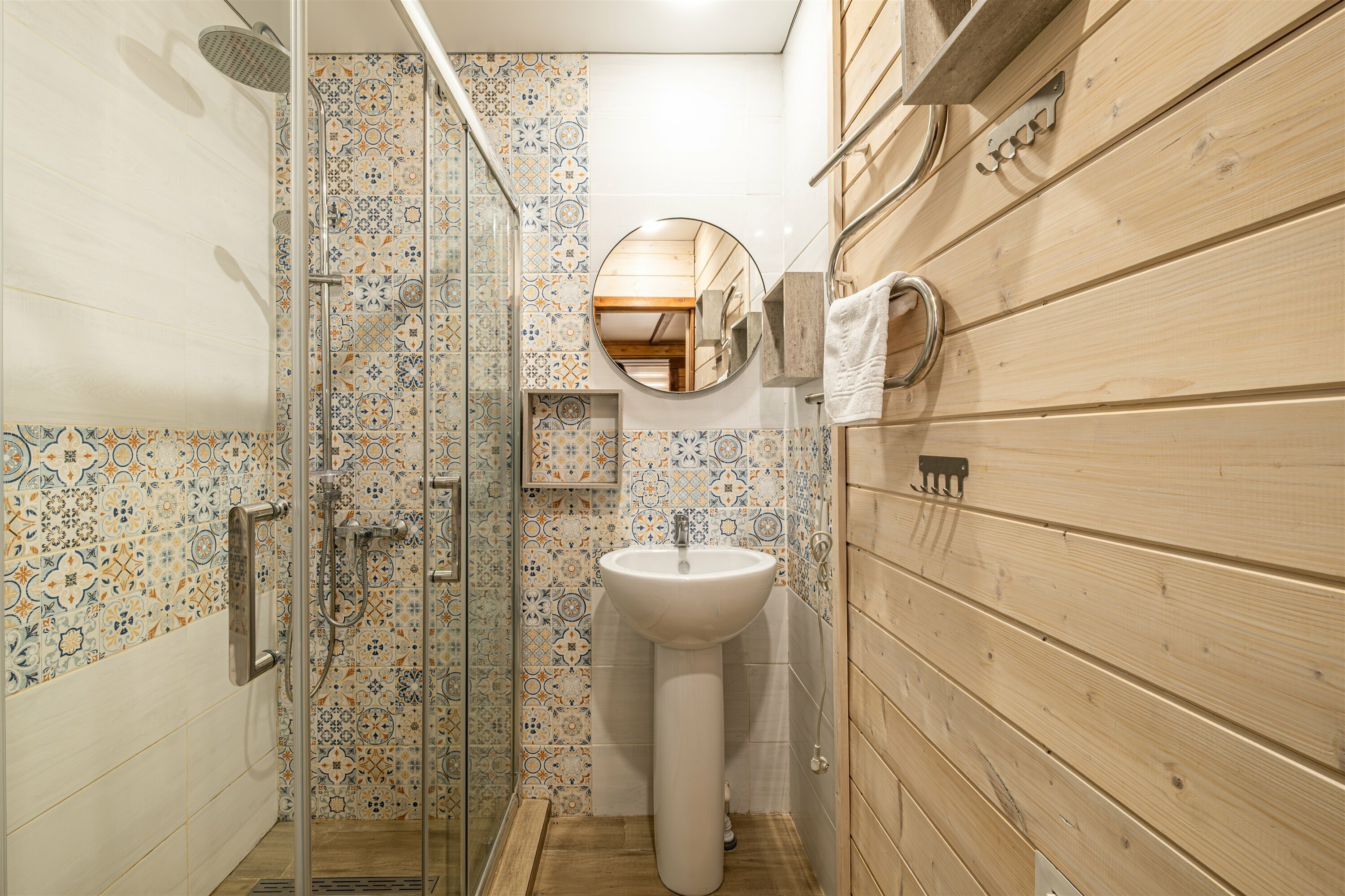 Номер 6 - 6-ти местный