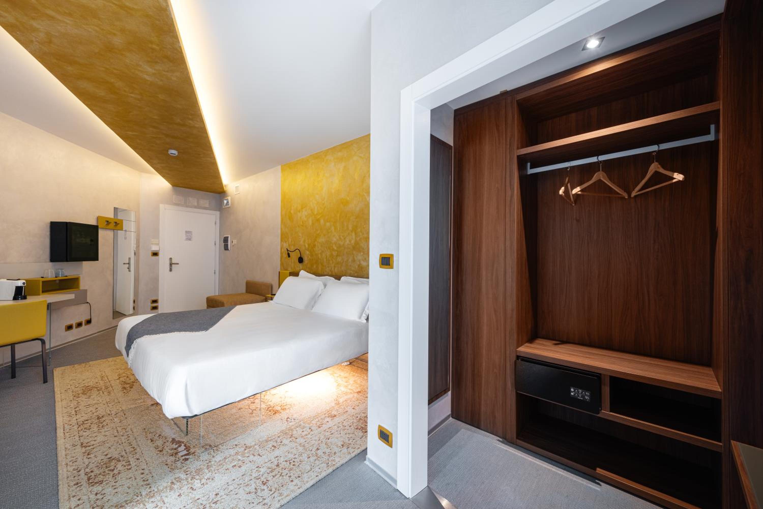 Deluxe Superior Room