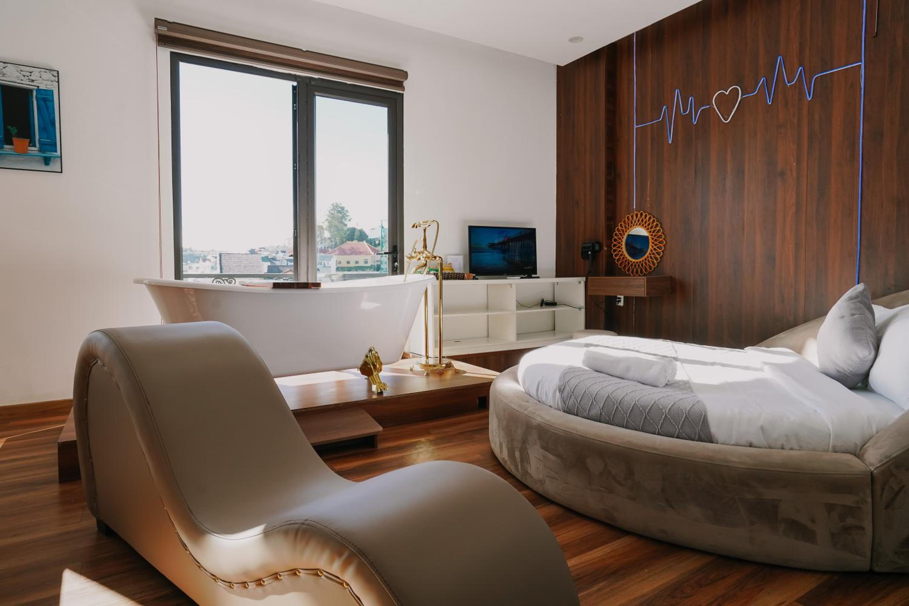 Studio with Spa Bath