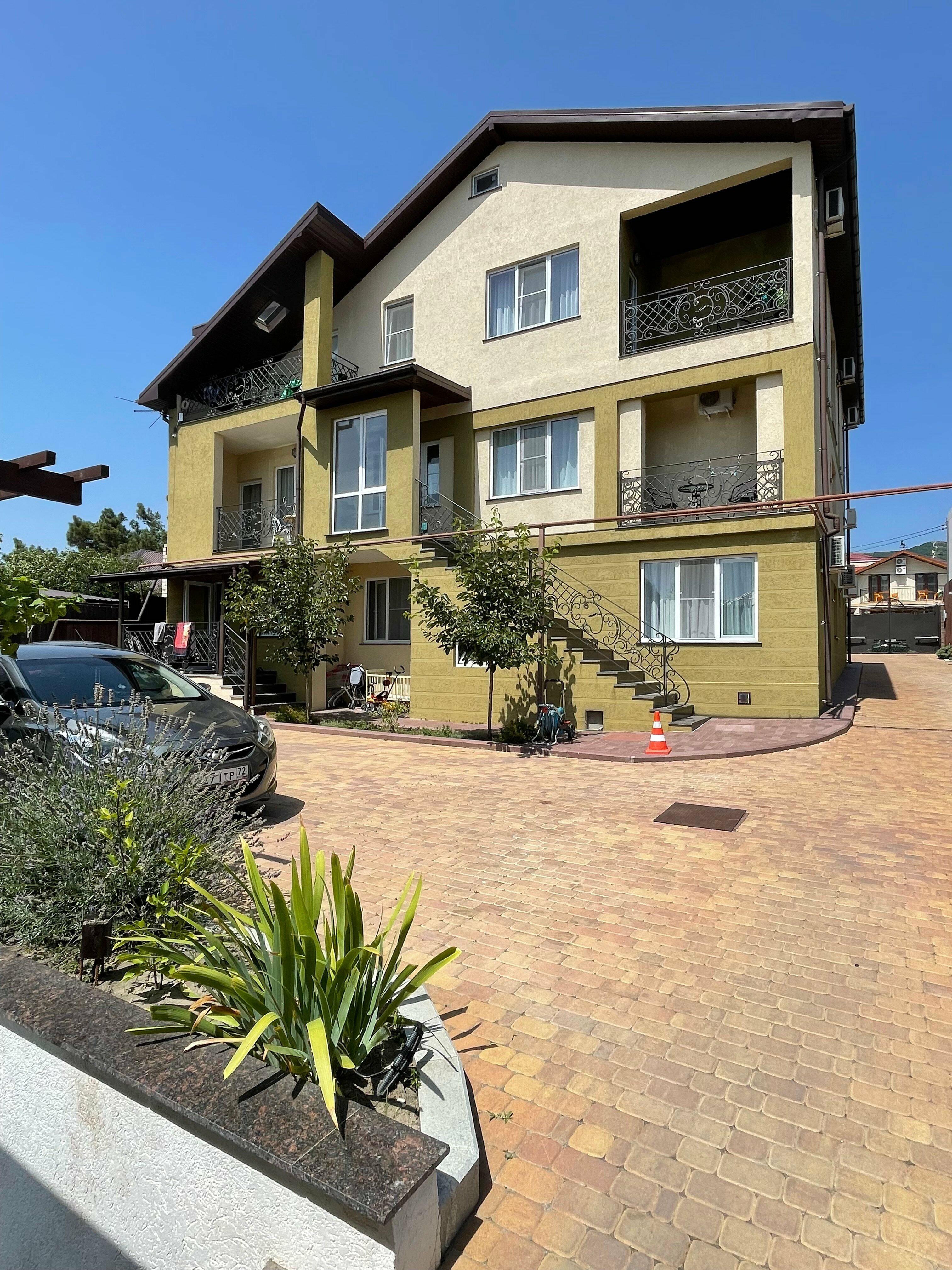 Четырехместный номер с балконом