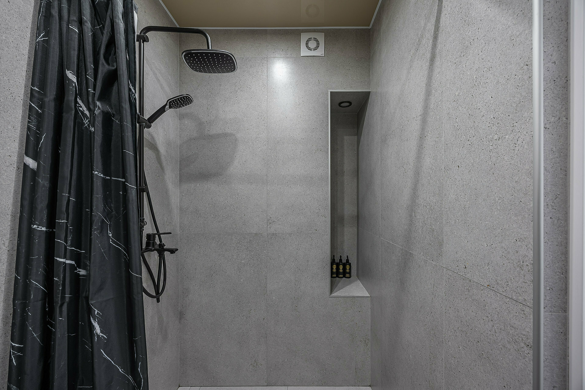 Номер-студия Делюкс с кроватью размера «queen-size»