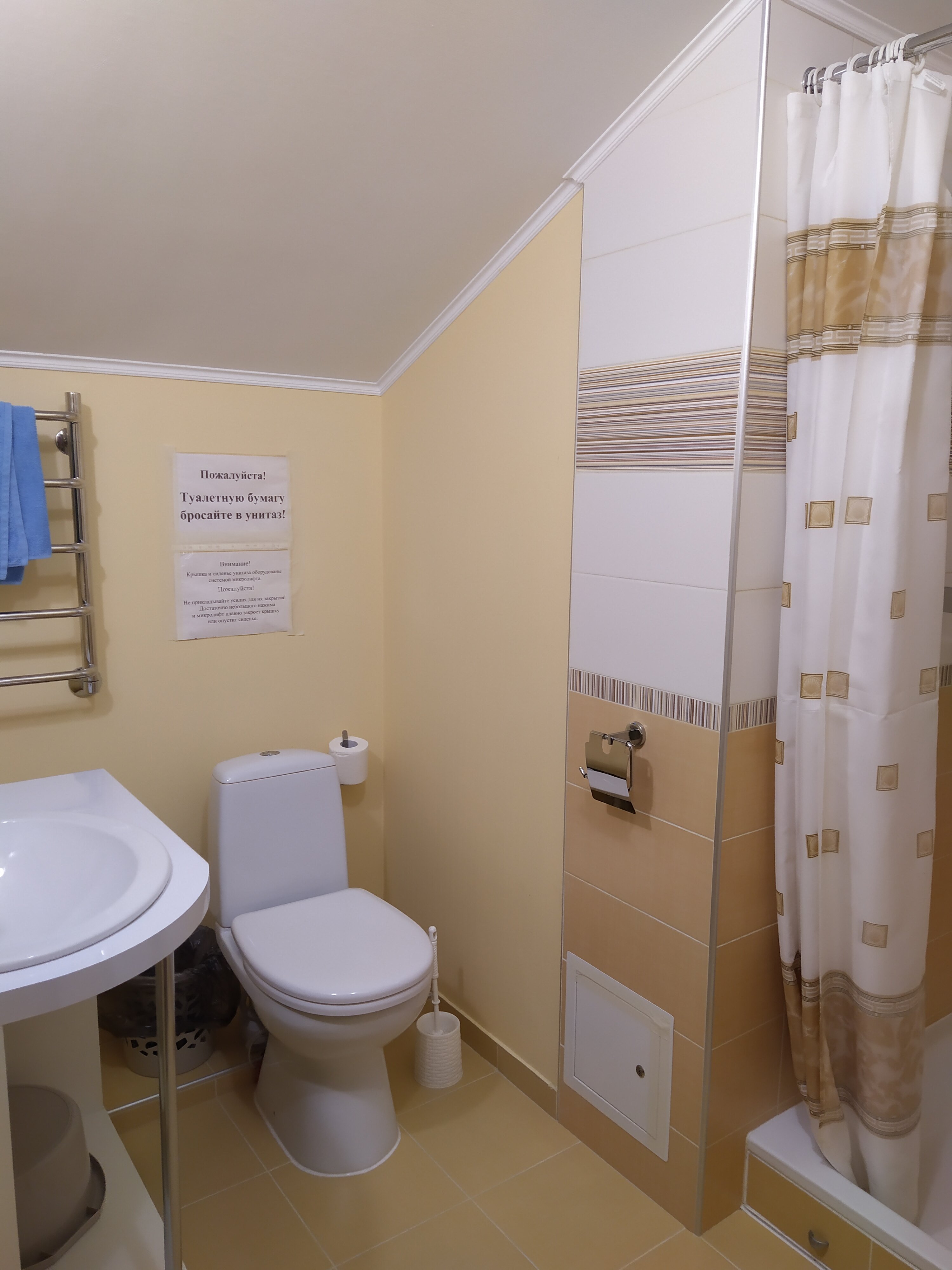 Просторный двухместный номер с 2 отдельными кроватями