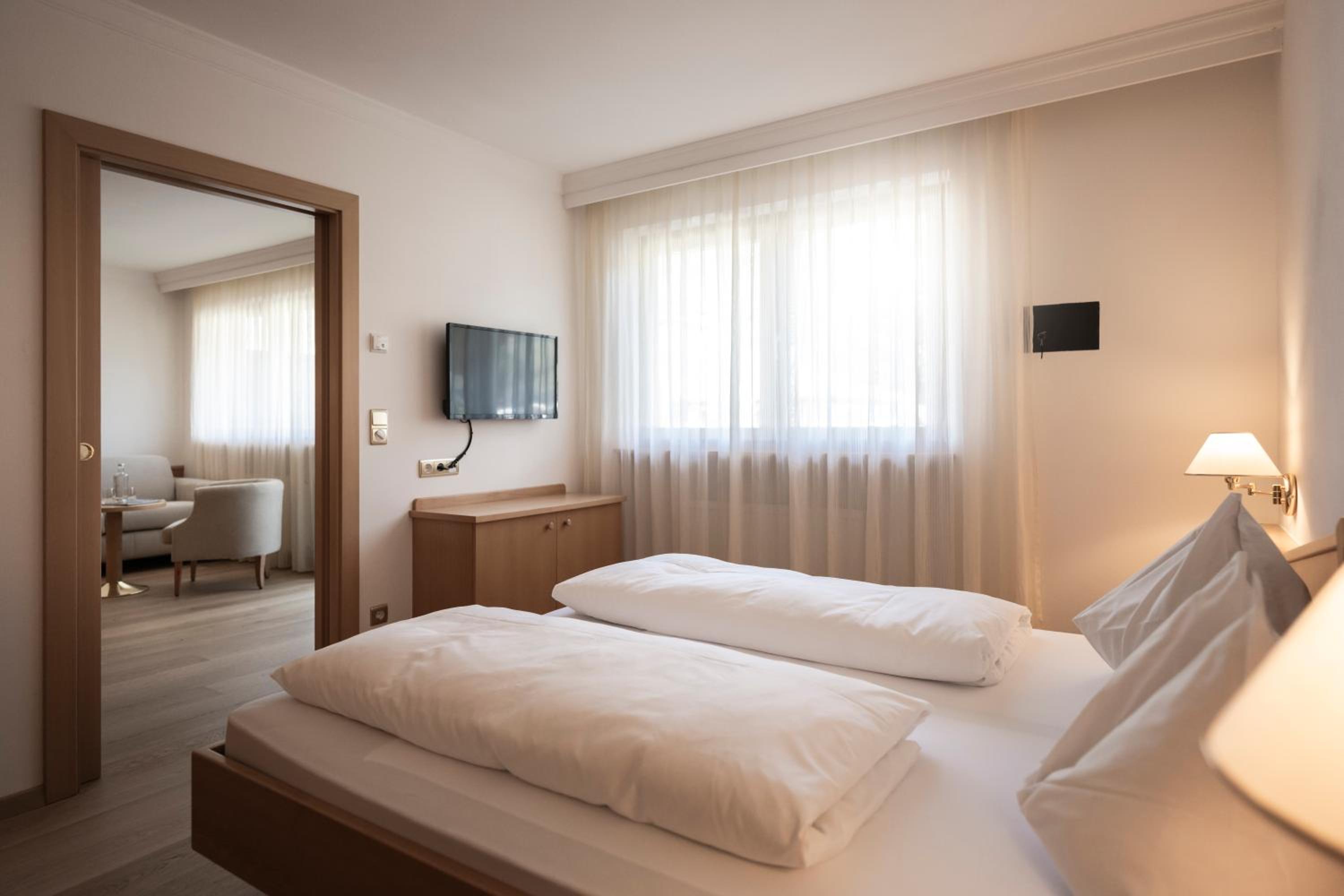 Classic Suite with Mountain View