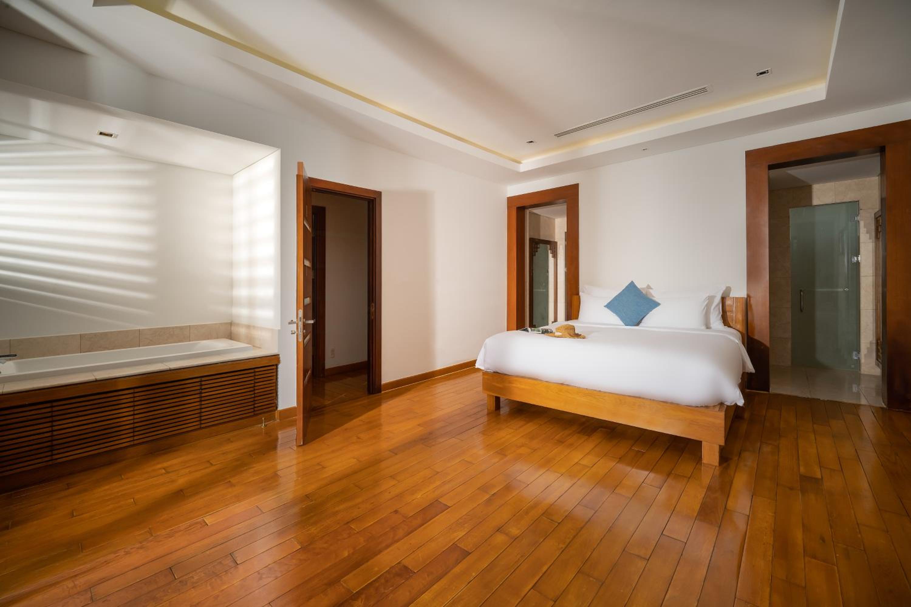 Villa with Garden View