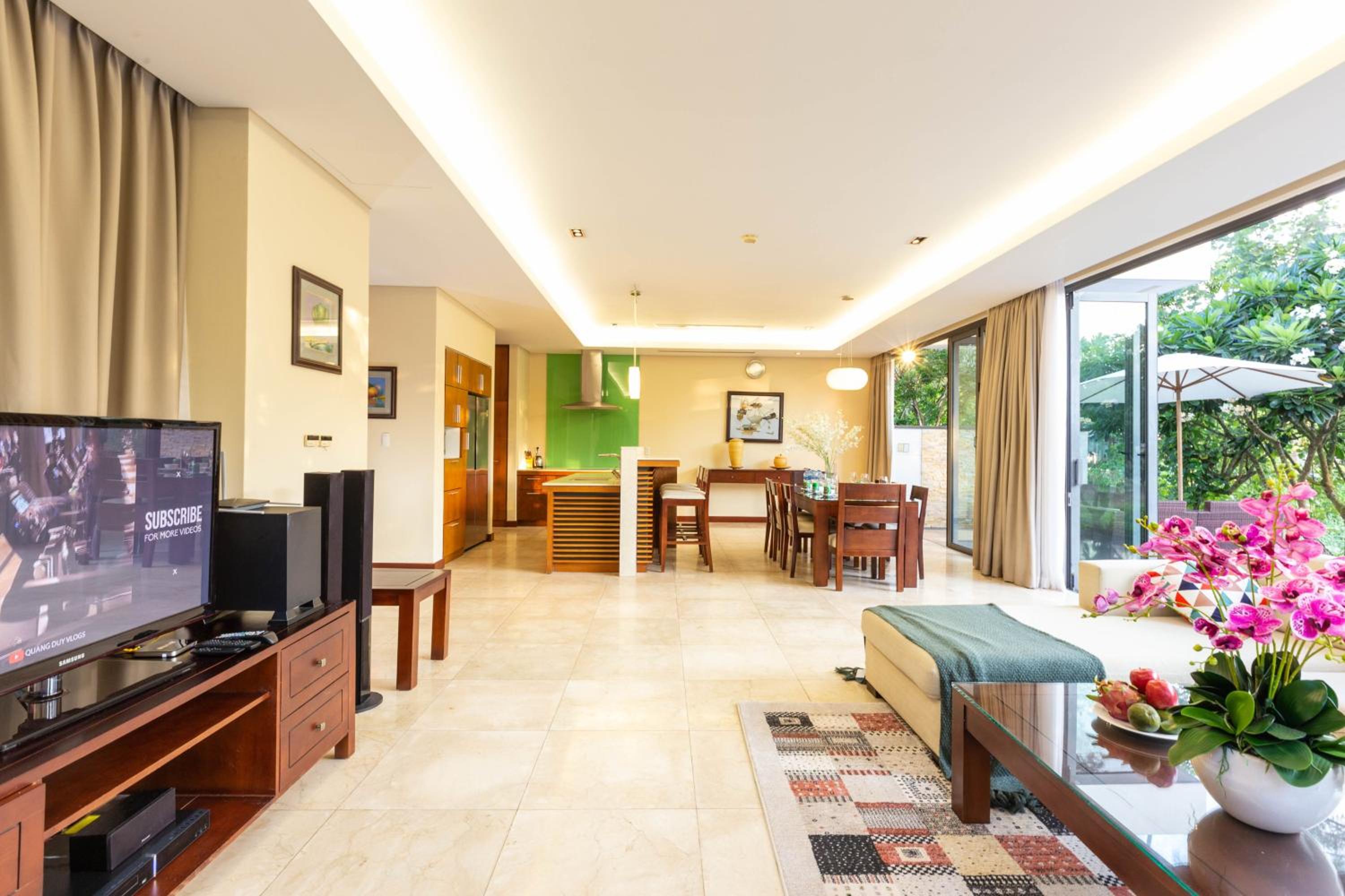 Villa with Garden View