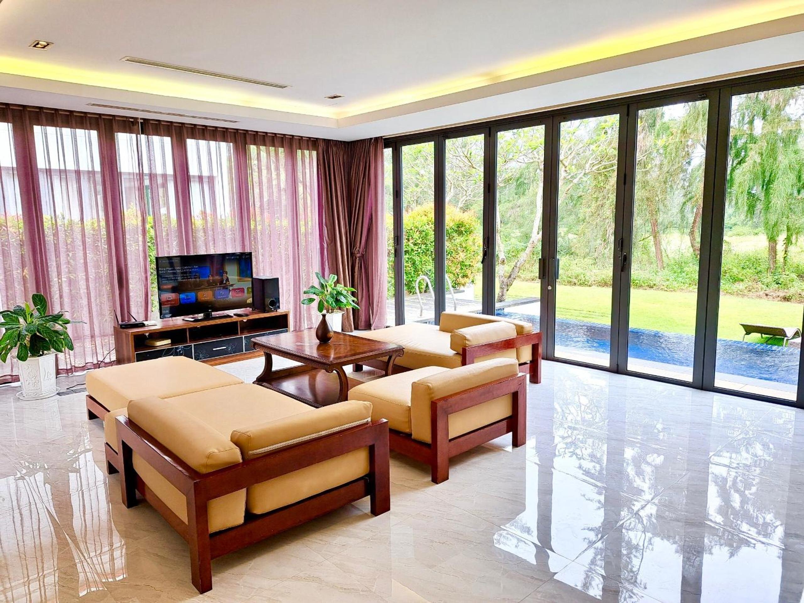 Villa with Garden View