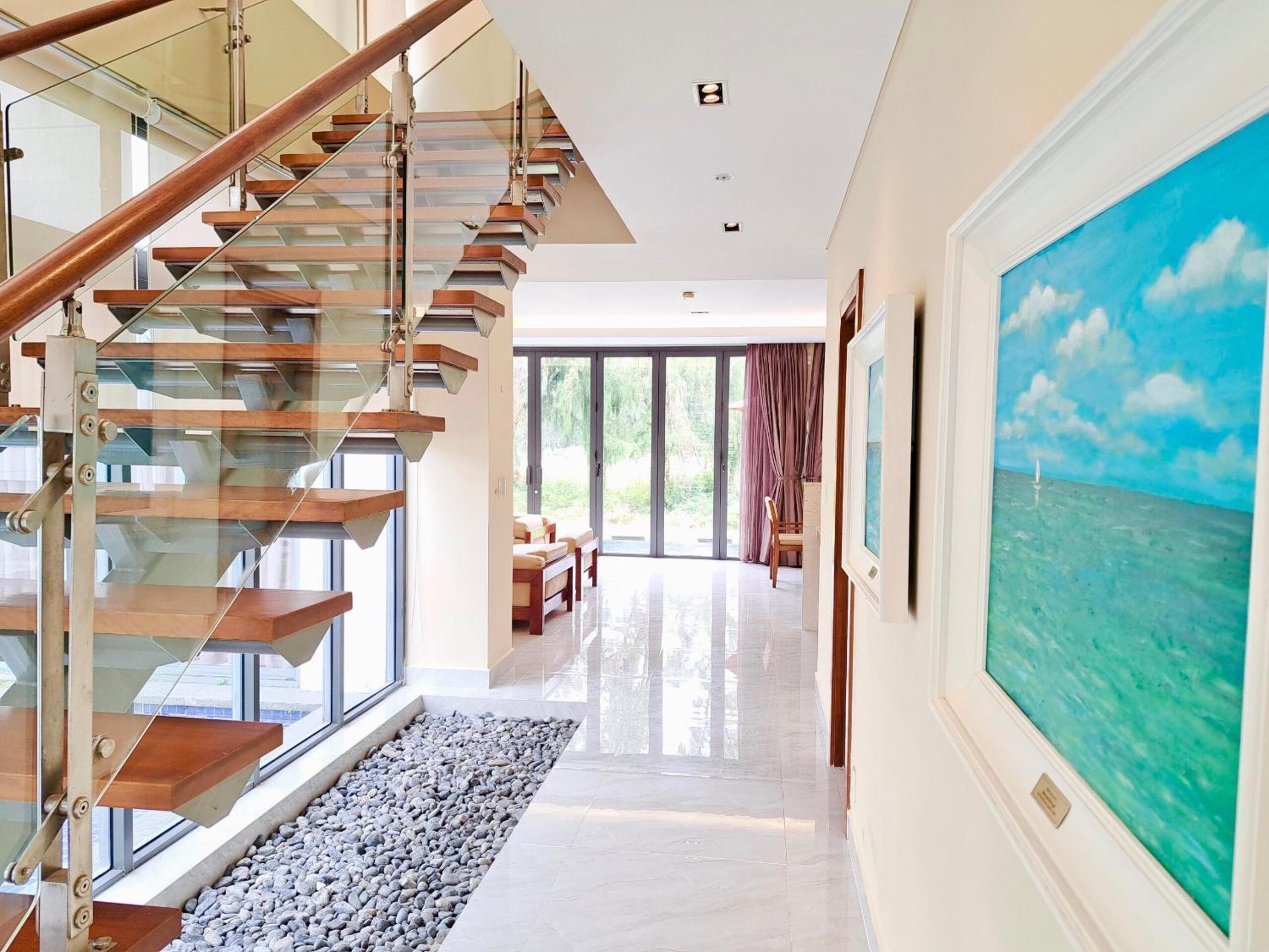 Villa with Garden View