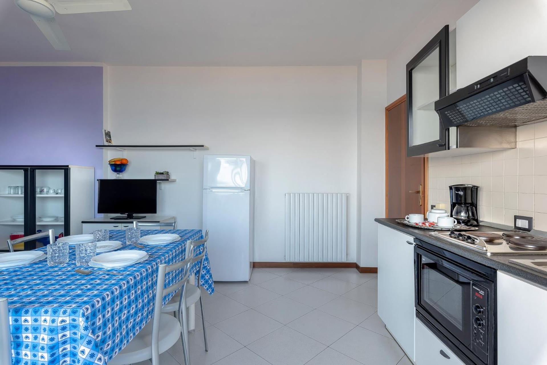  One Bedroom Apartment with Lateral Sea View