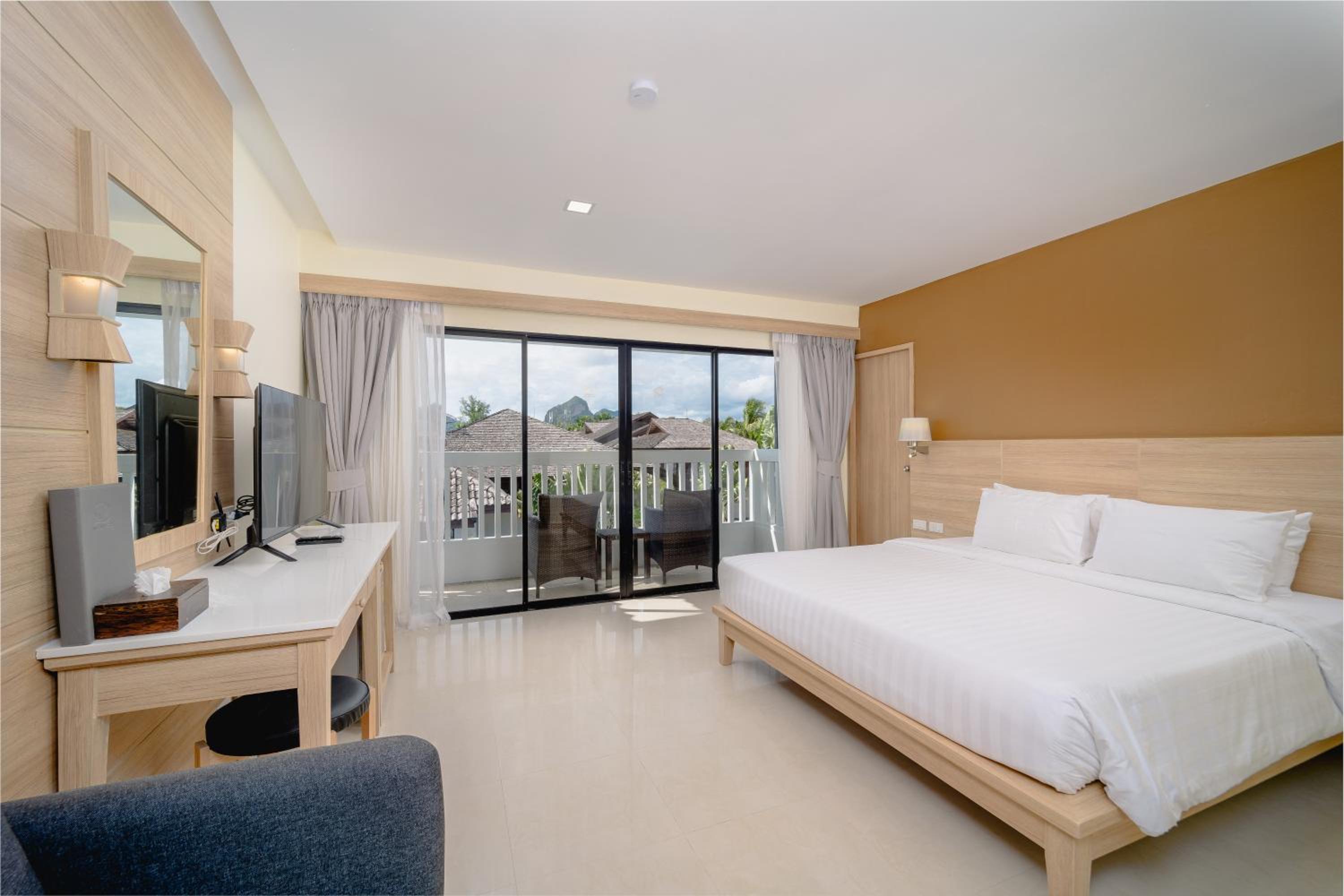 Deluxe Double or Twin Room with Balcony