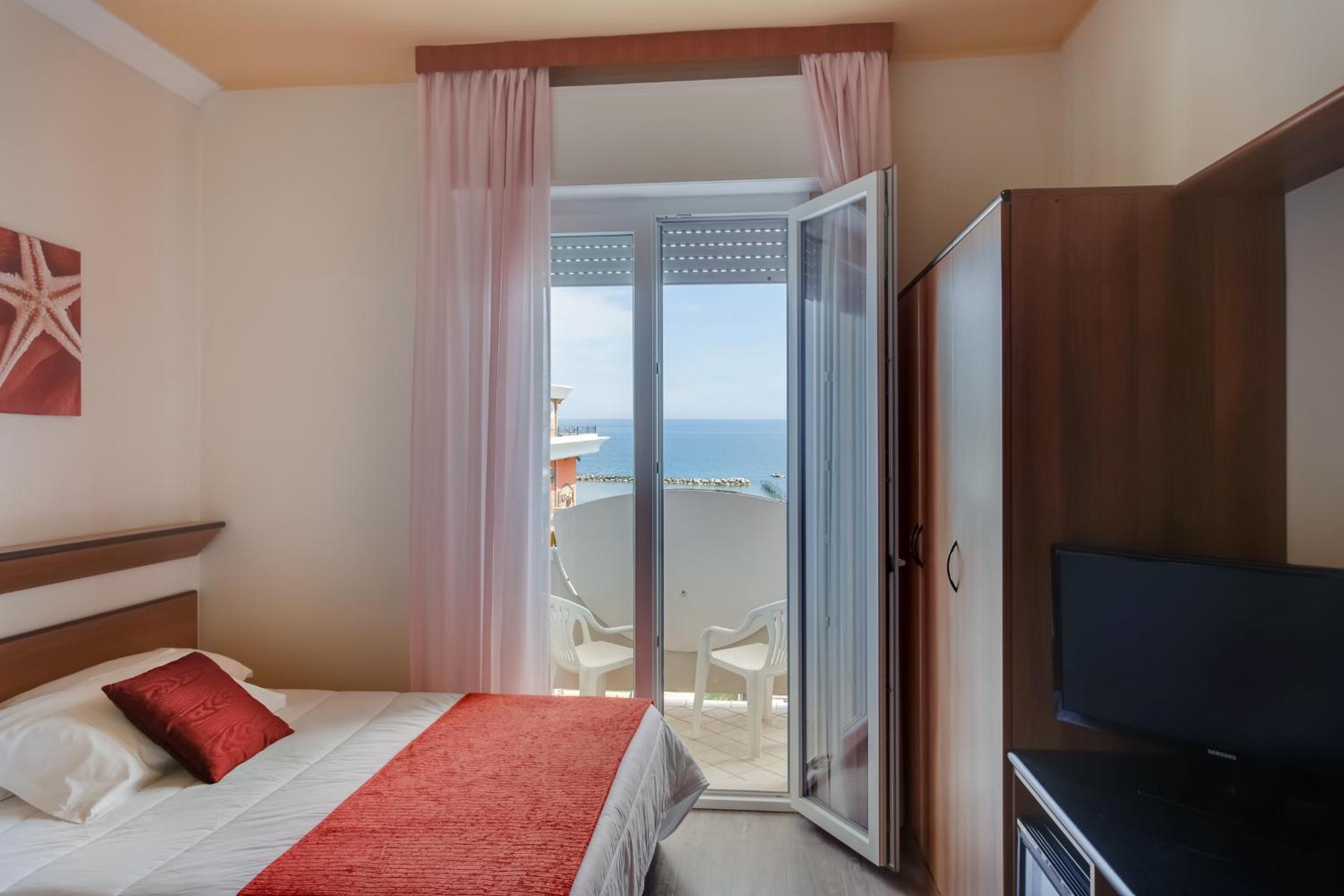 Double or Twin Room with Sea View
