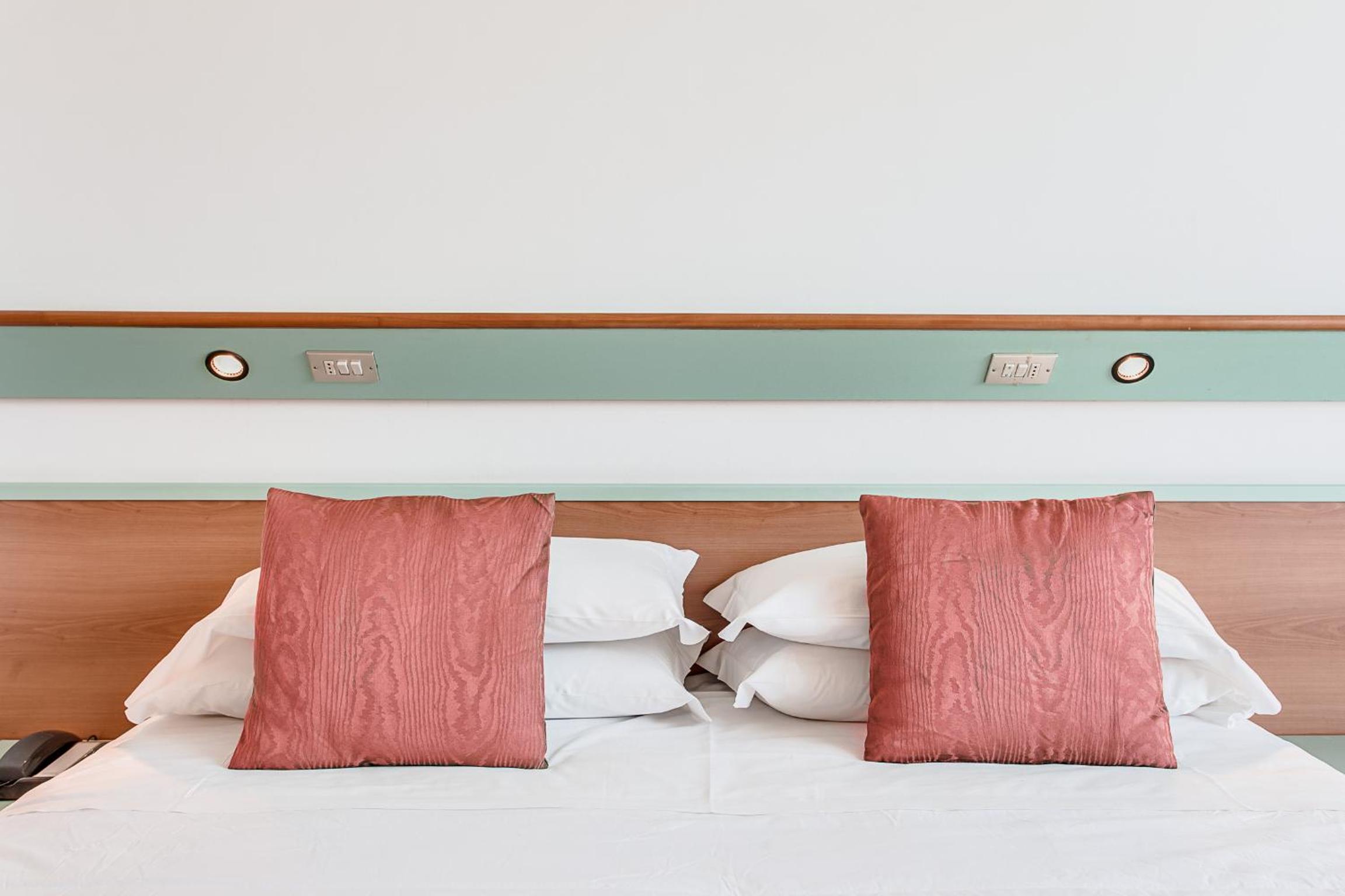 Double or Twin Room with Sea View