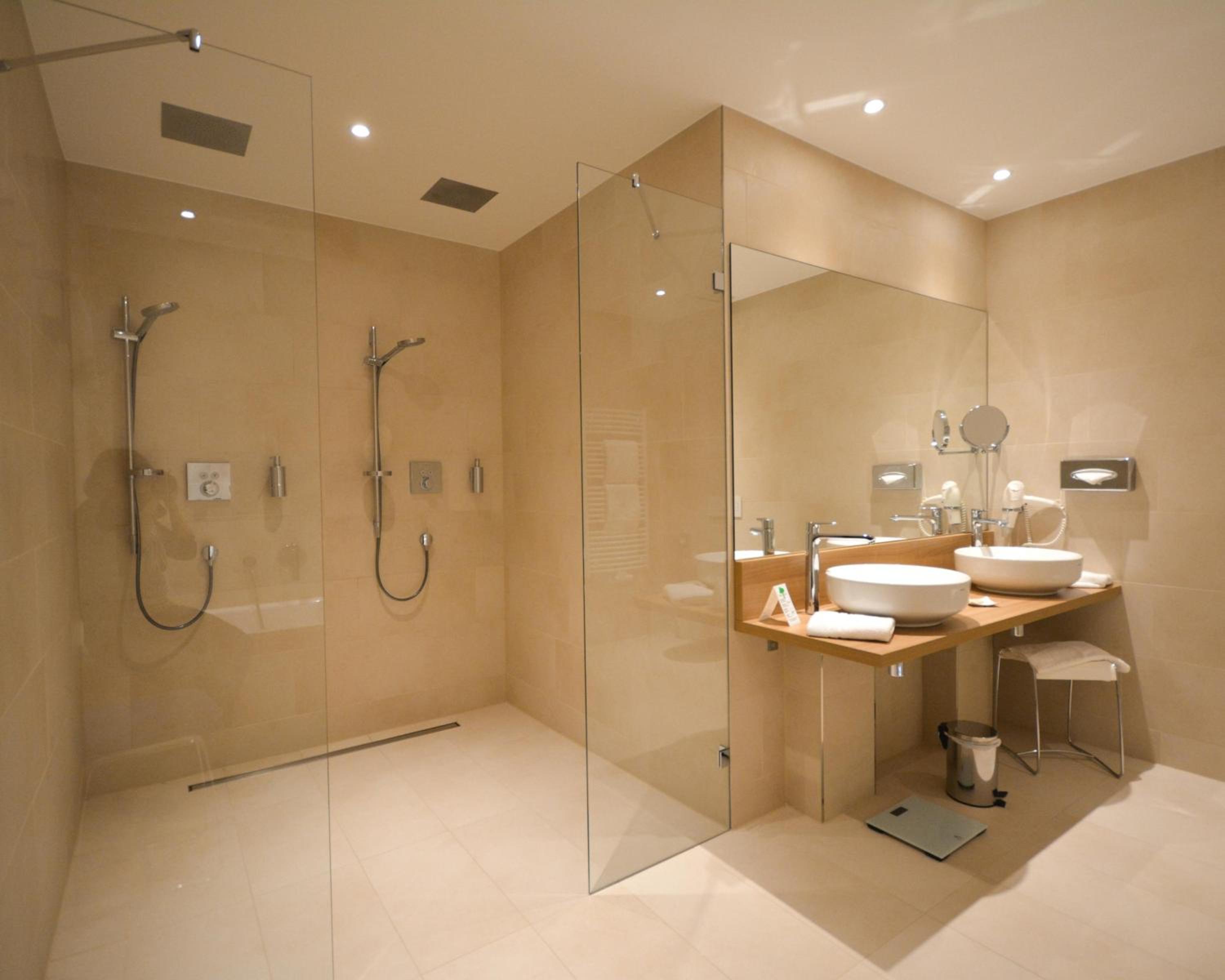 Penthouse Suite with Balcony and Partial Sea View (no pets)