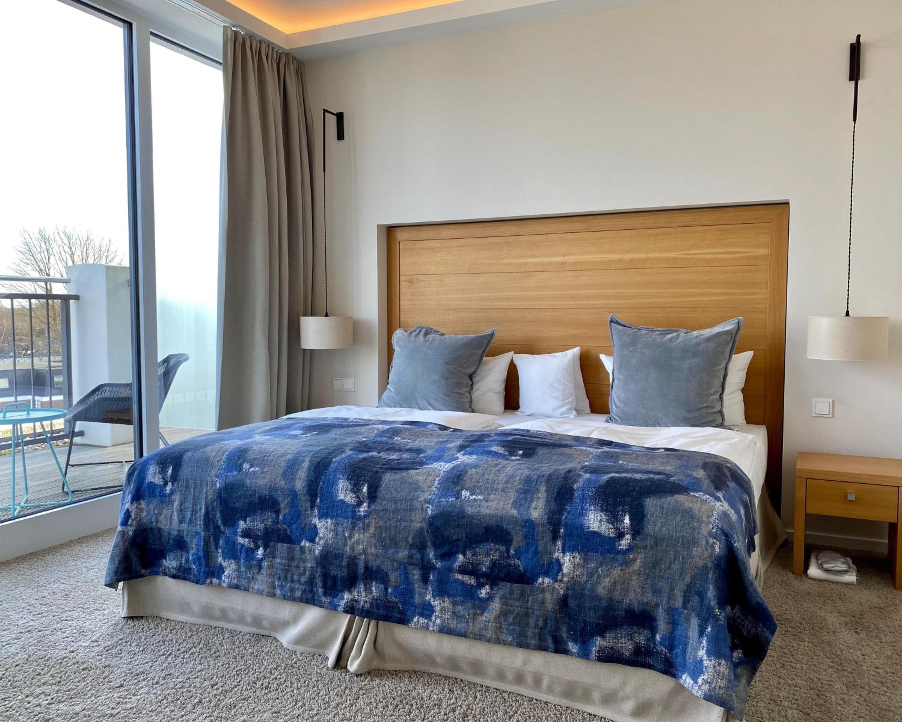 Penthouse Suite with Balcony and Partial Sea View (no pets)