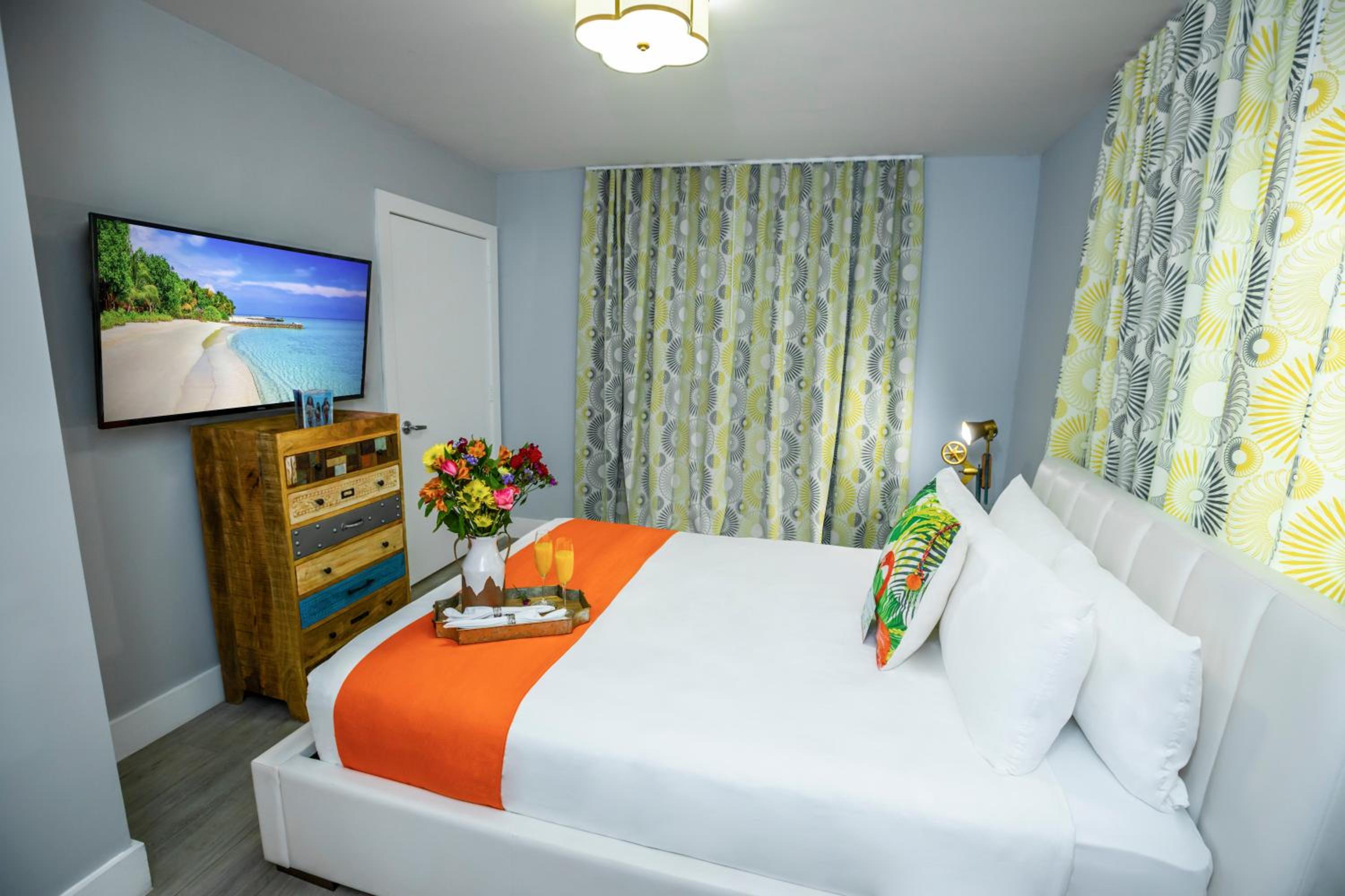 One Bedroom Queen Suite 