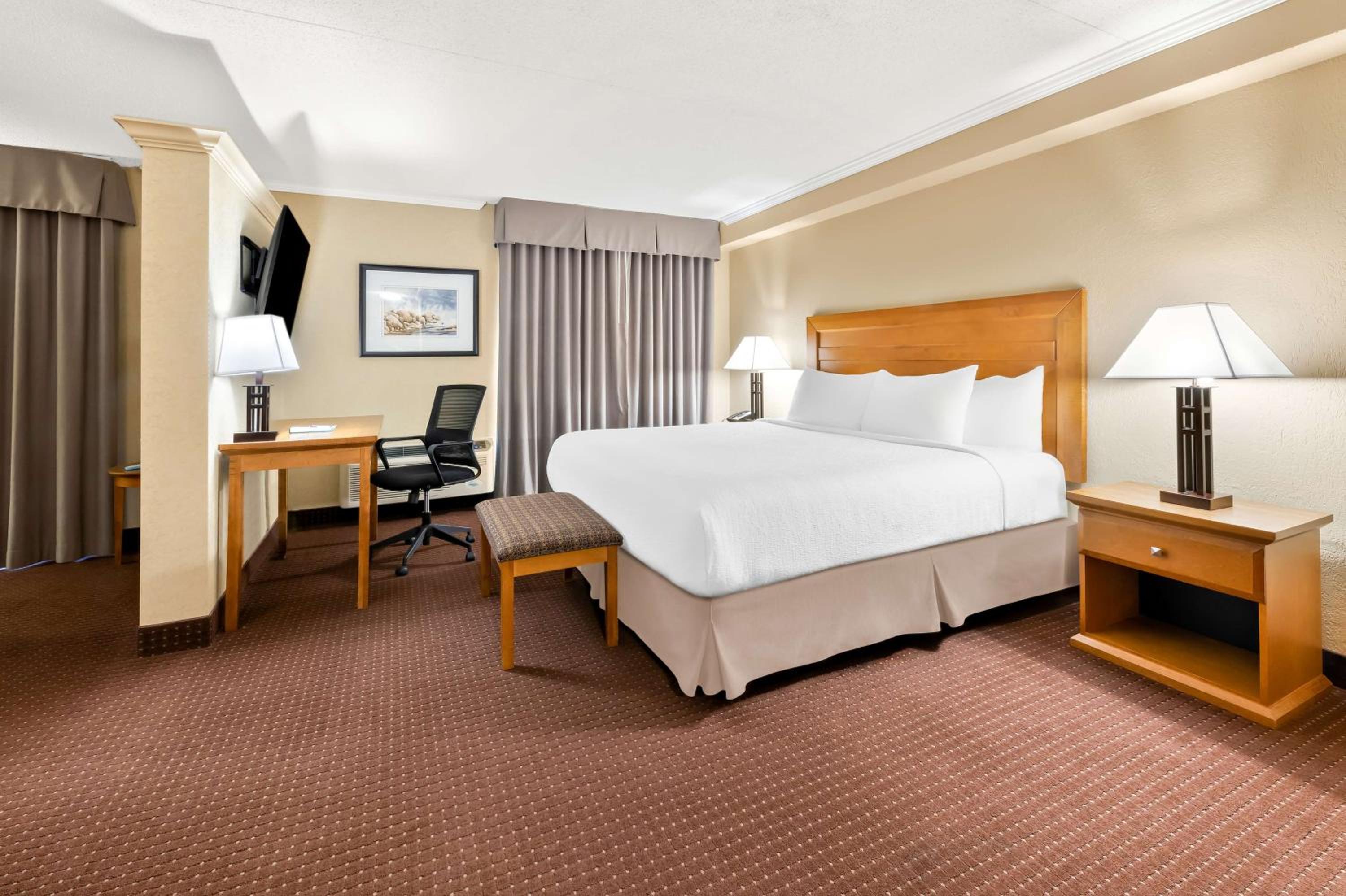 King Suite with Fireplace - Non-smoking