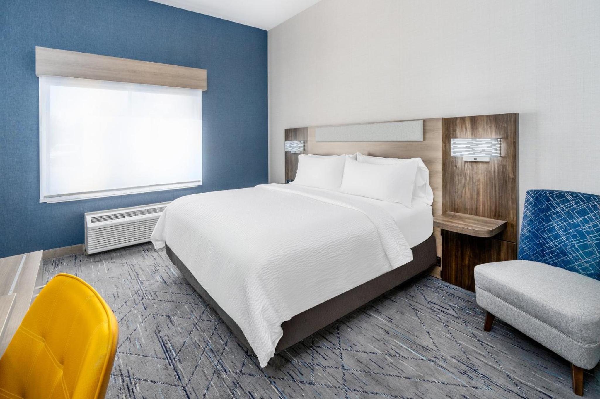 Standard King Room - Communications Accessible