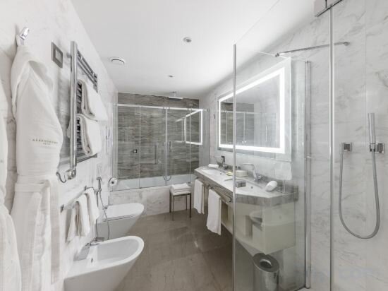 Junior King Suite
