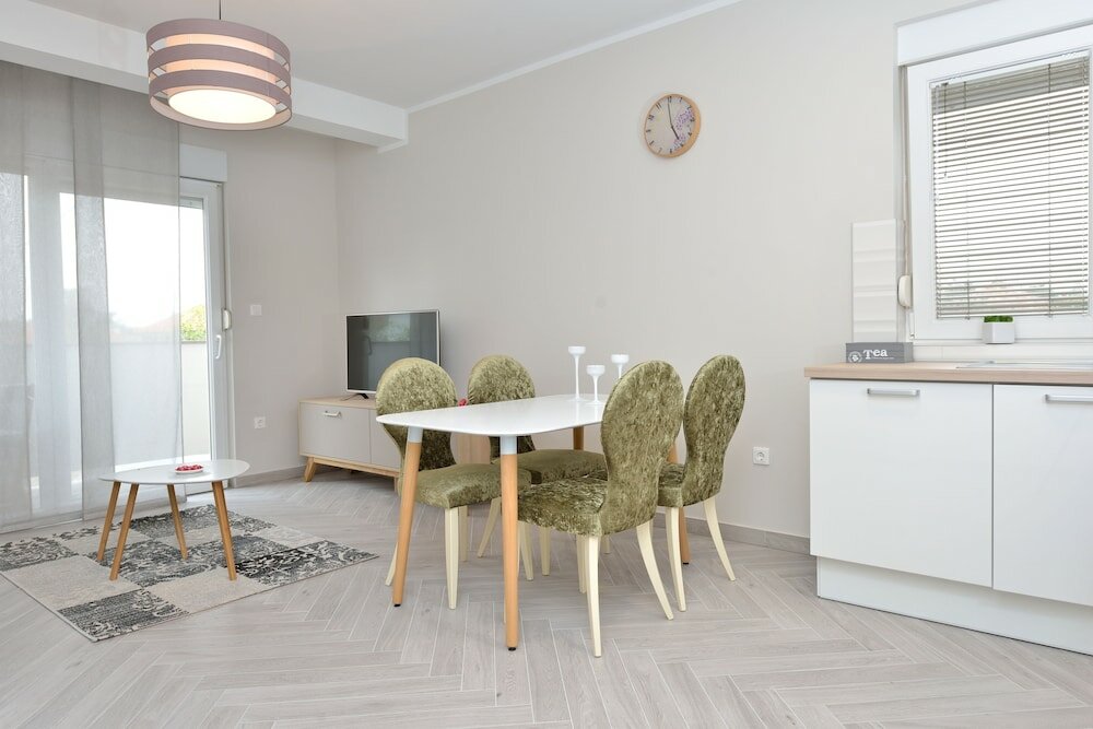 Deluxe Apartment, Balcony, Garden View