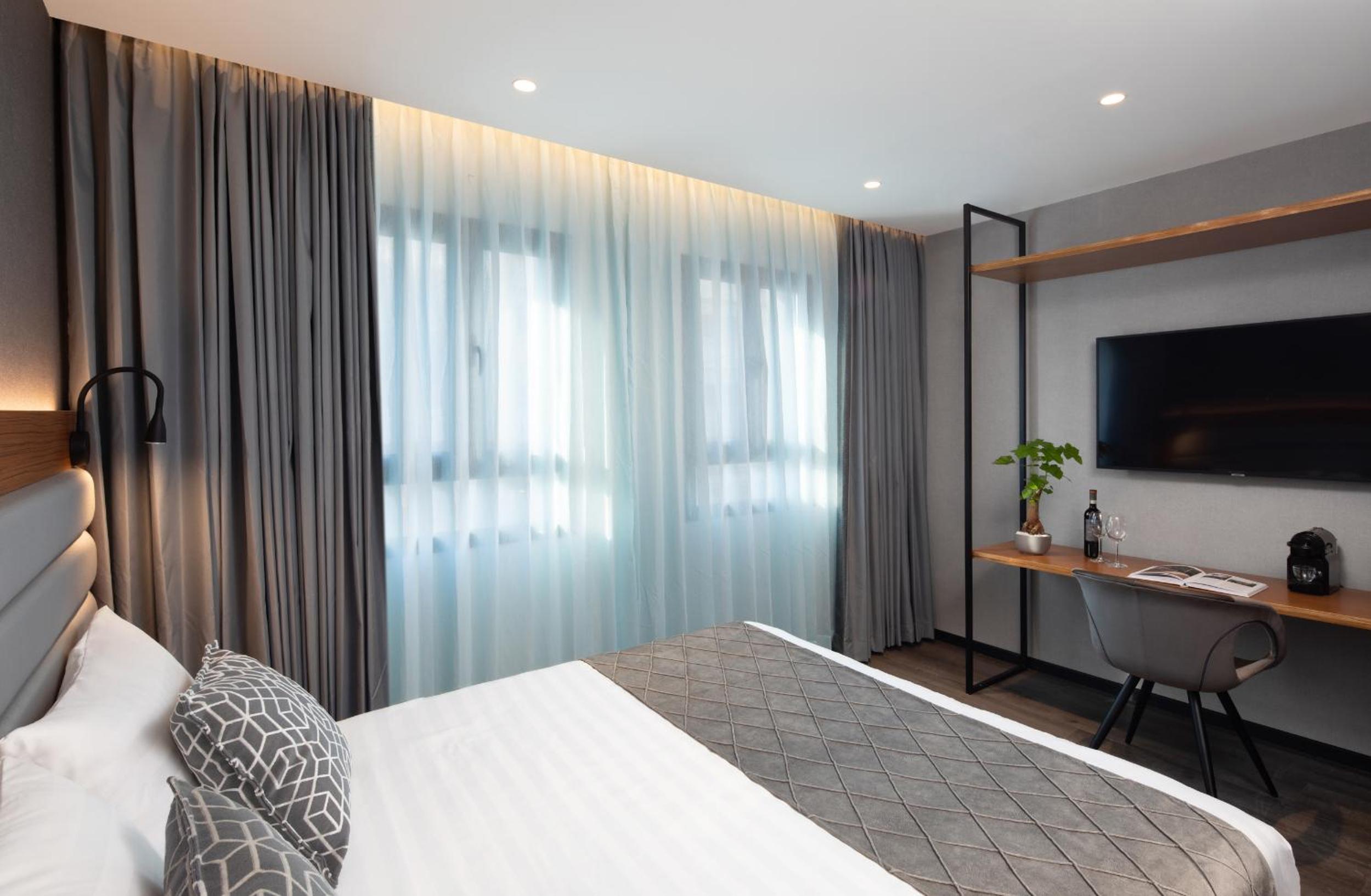 Deluxe Double or Twin Room