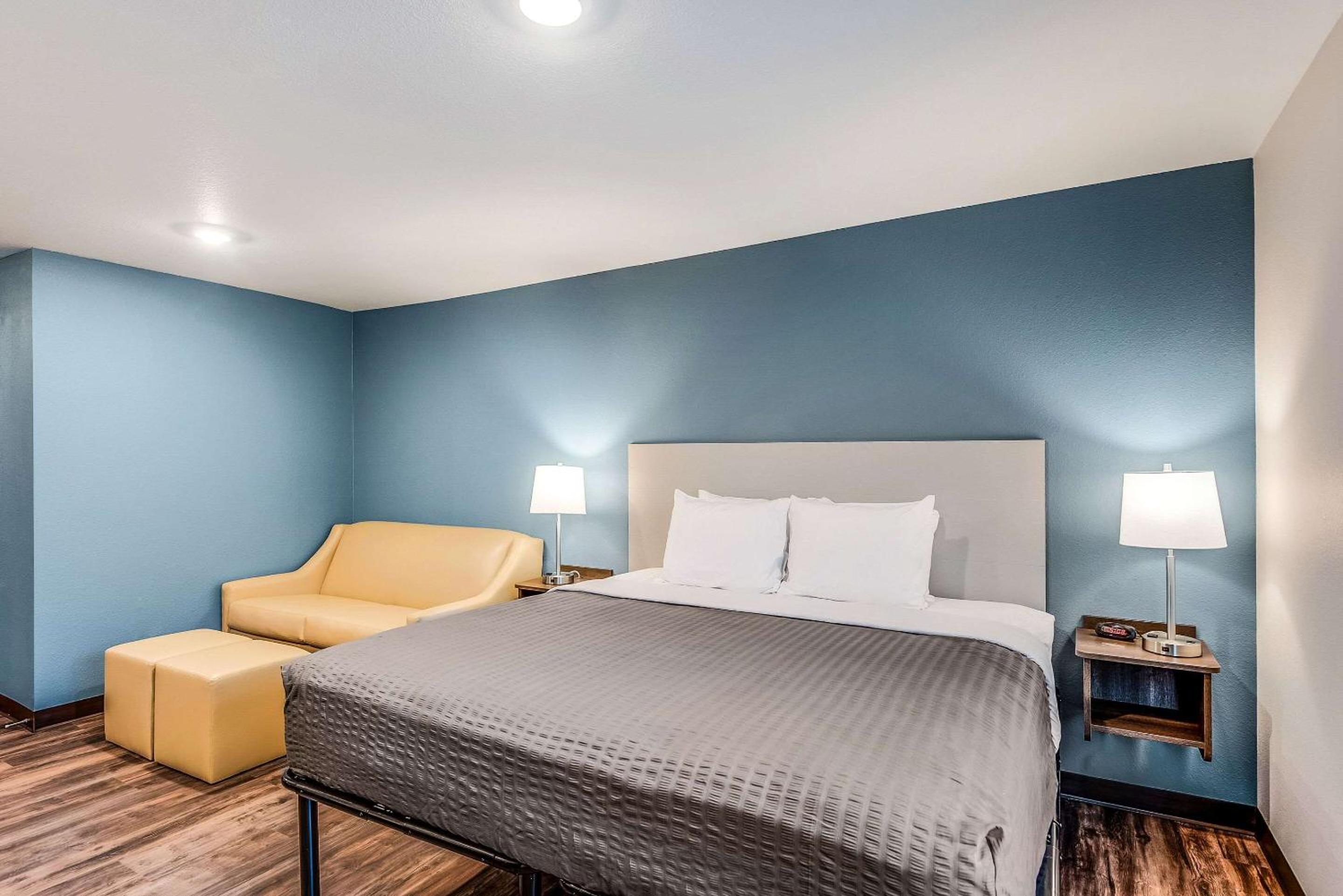 King Room with tub - Accessible/Non-Smoking