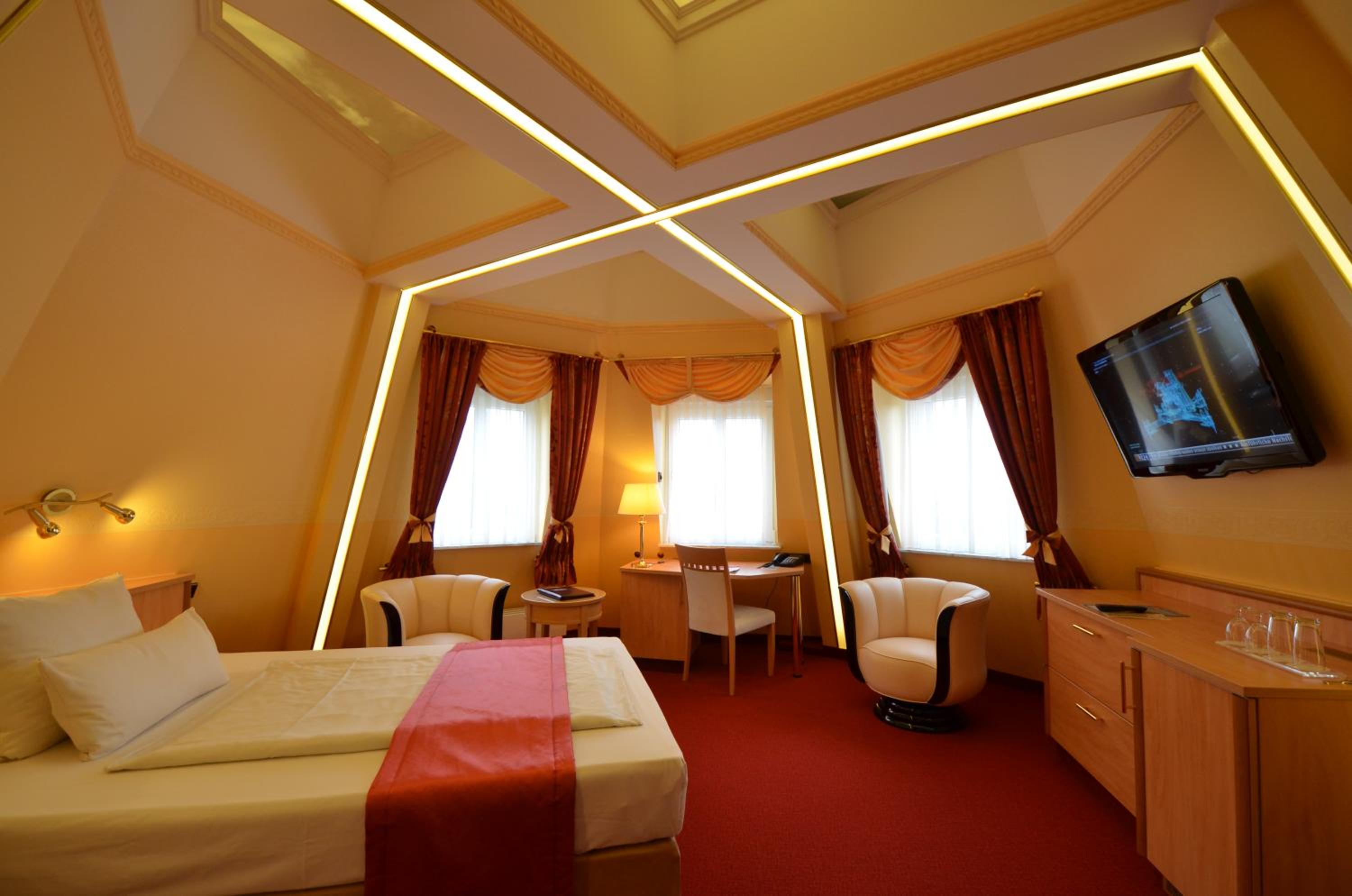 Queen Room with Spa Bath