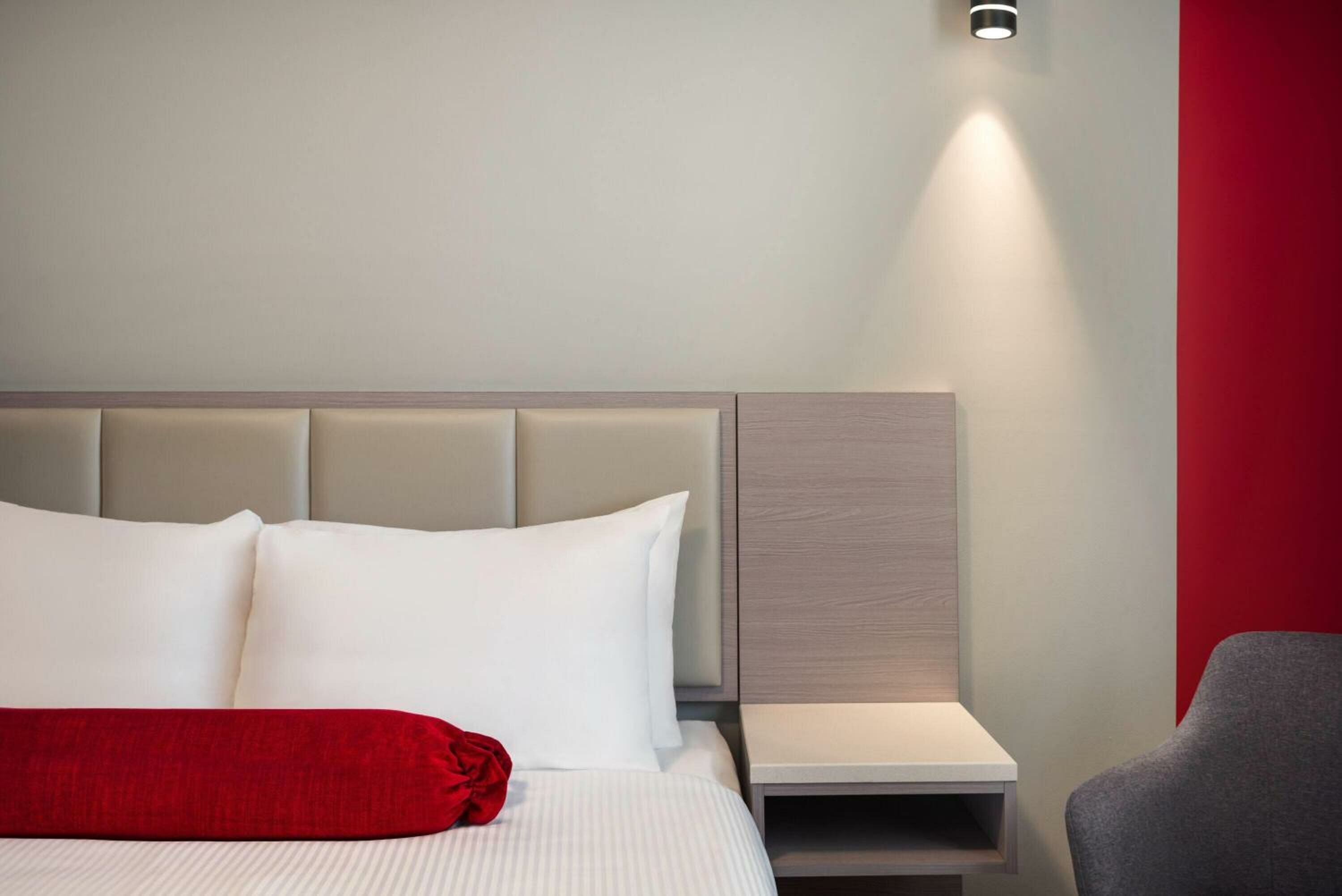 Queen Room - Non-Smoking