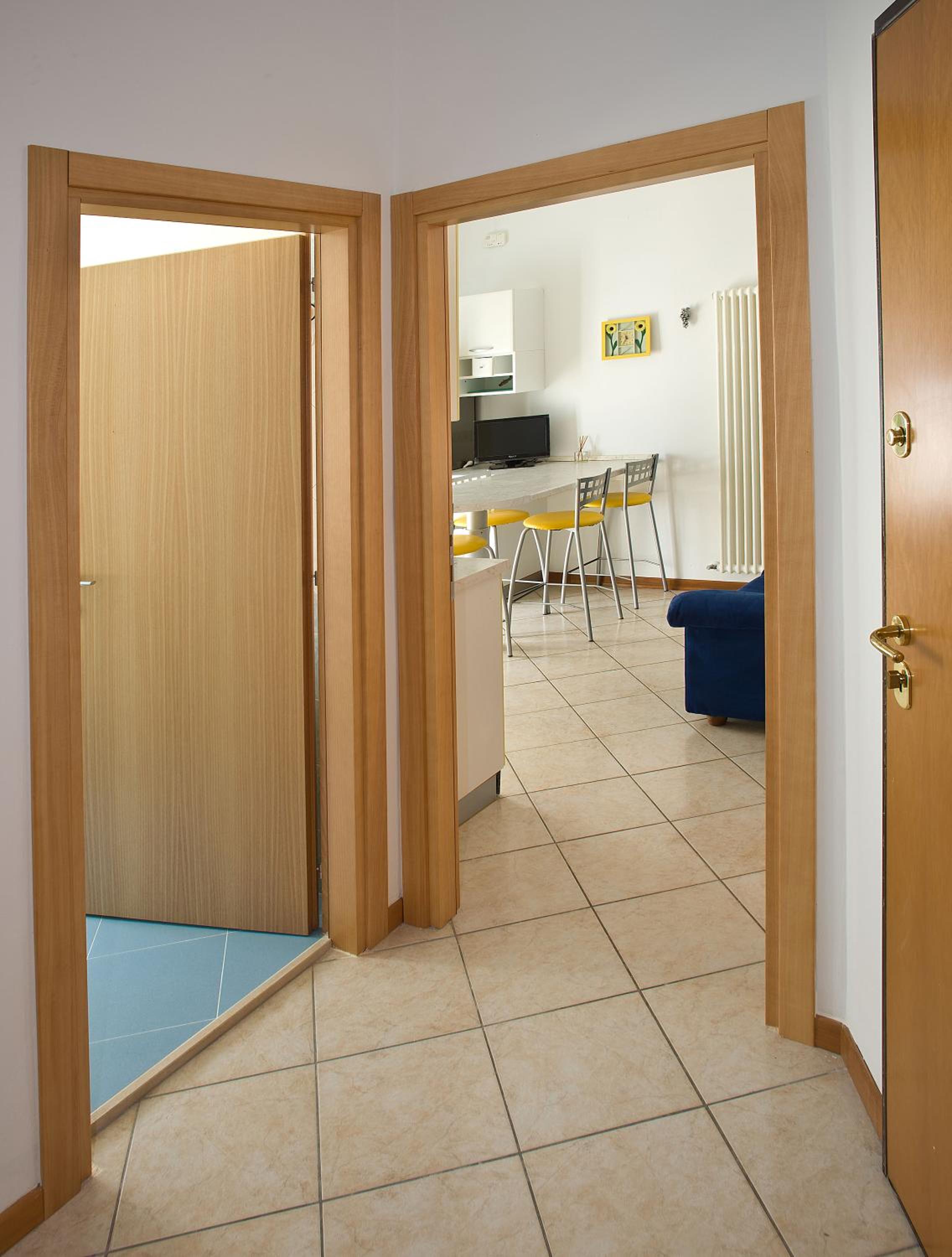 One-Bedroom Apartment - Yellow