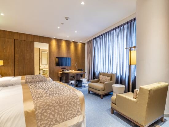 2 Queen Beds Premium