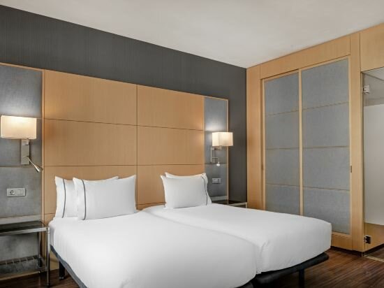 Junior Suite, 1 Bedroom Junior Suite, 2 Twins, Street View, Terrace