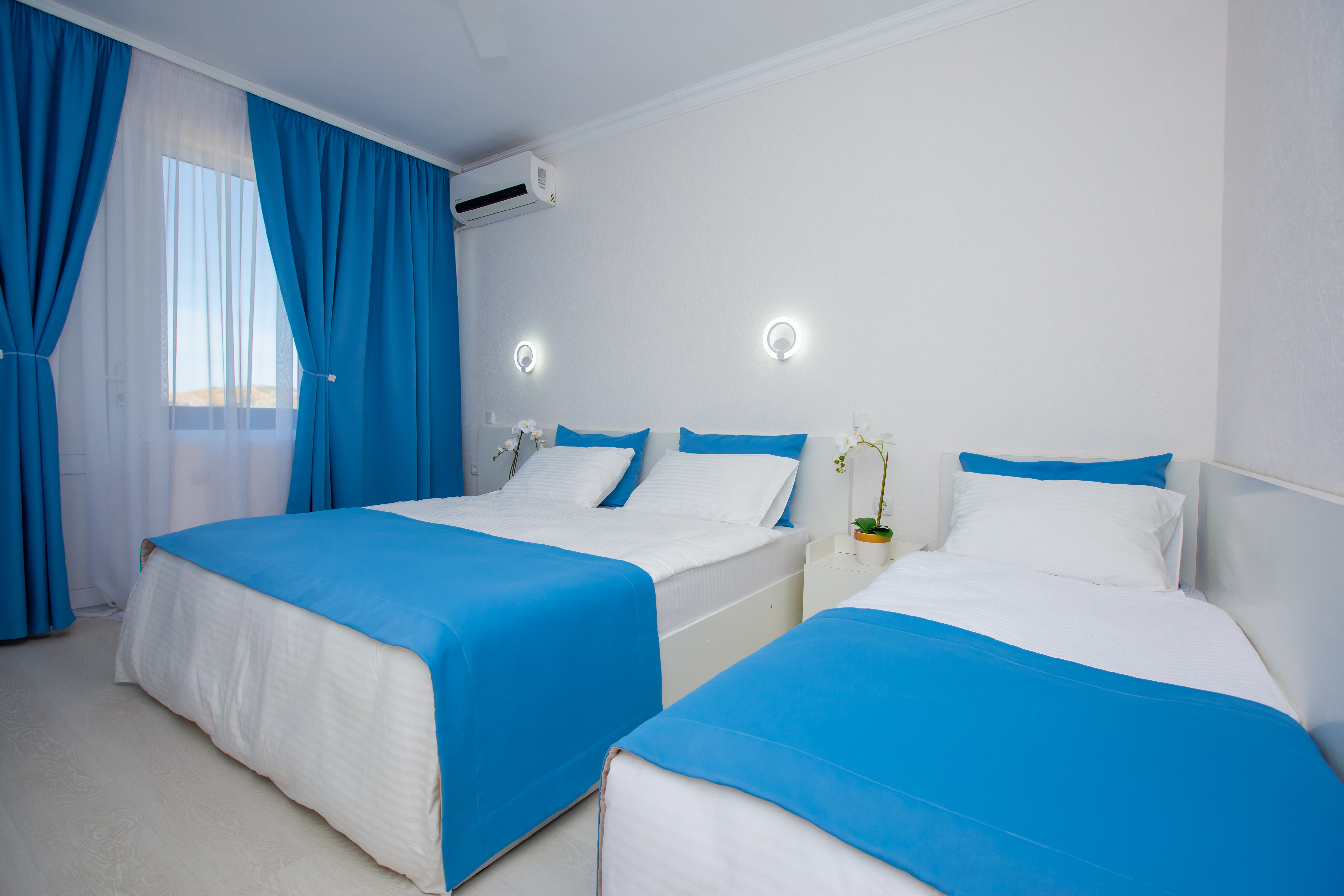 Трехместный номер с видом на море