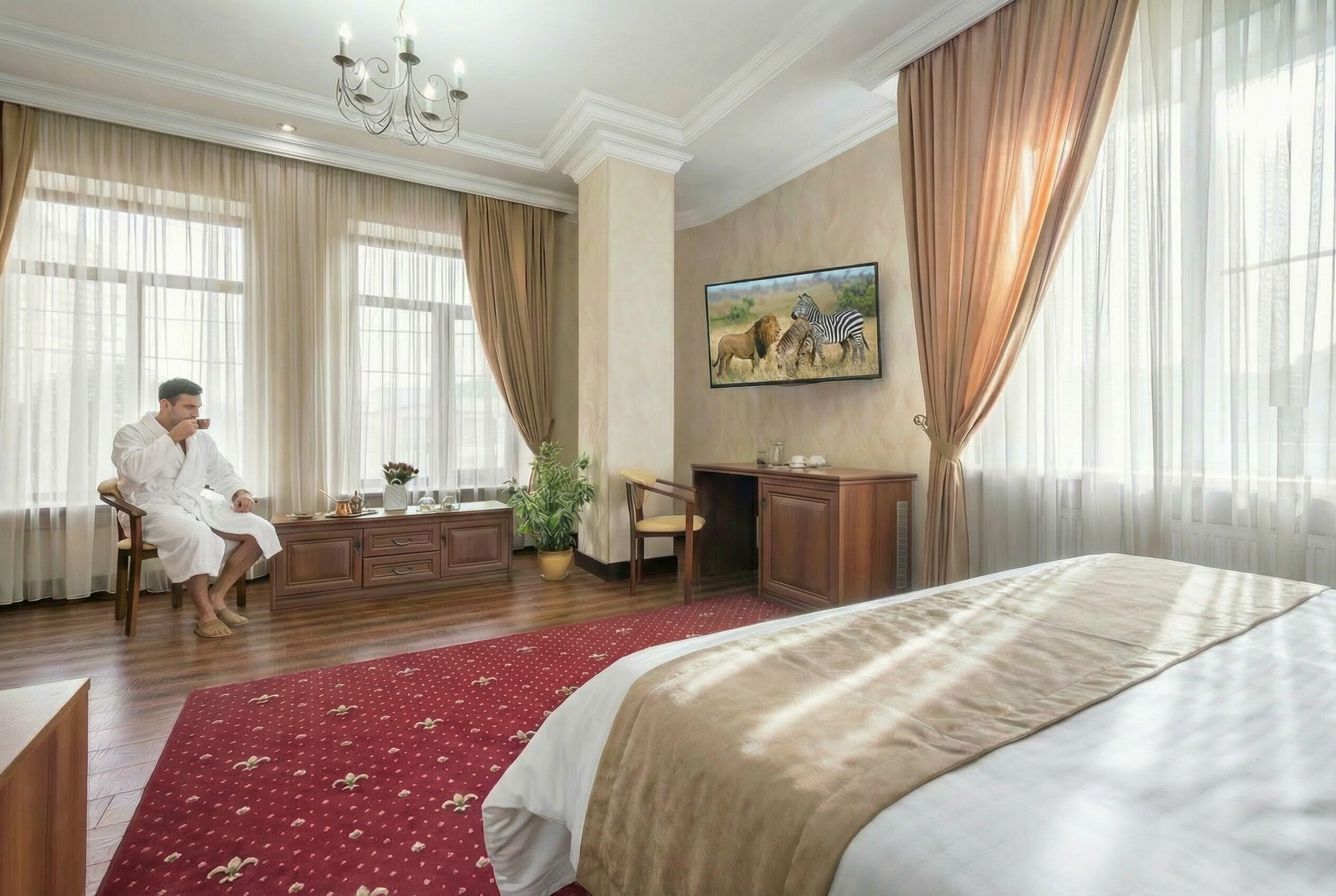 Делюкс с видом на город (просторный, с высокими потолками 3,2 м и кроватью king-size).