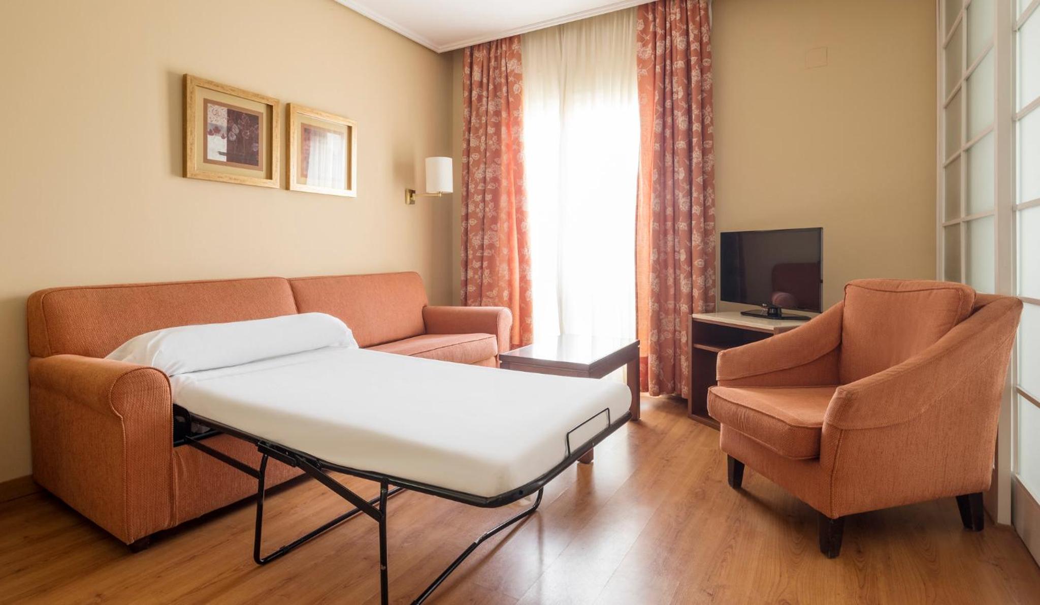 Family Room (2 Adults + 1 Child)